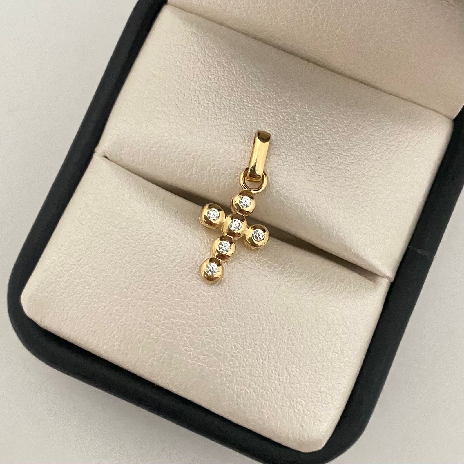Dije cruz bola casting blanco Oro amarillo 18k 1,15 Gr / 2,0 Cm