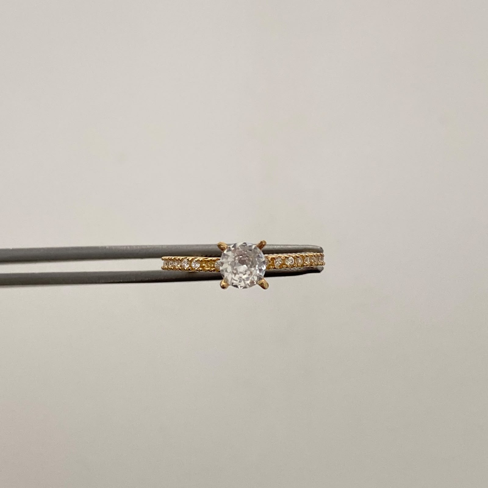 Anillo Solitario Oro amarillo 18k / Talla 6 / 1,65 Gr / 1,6 mm