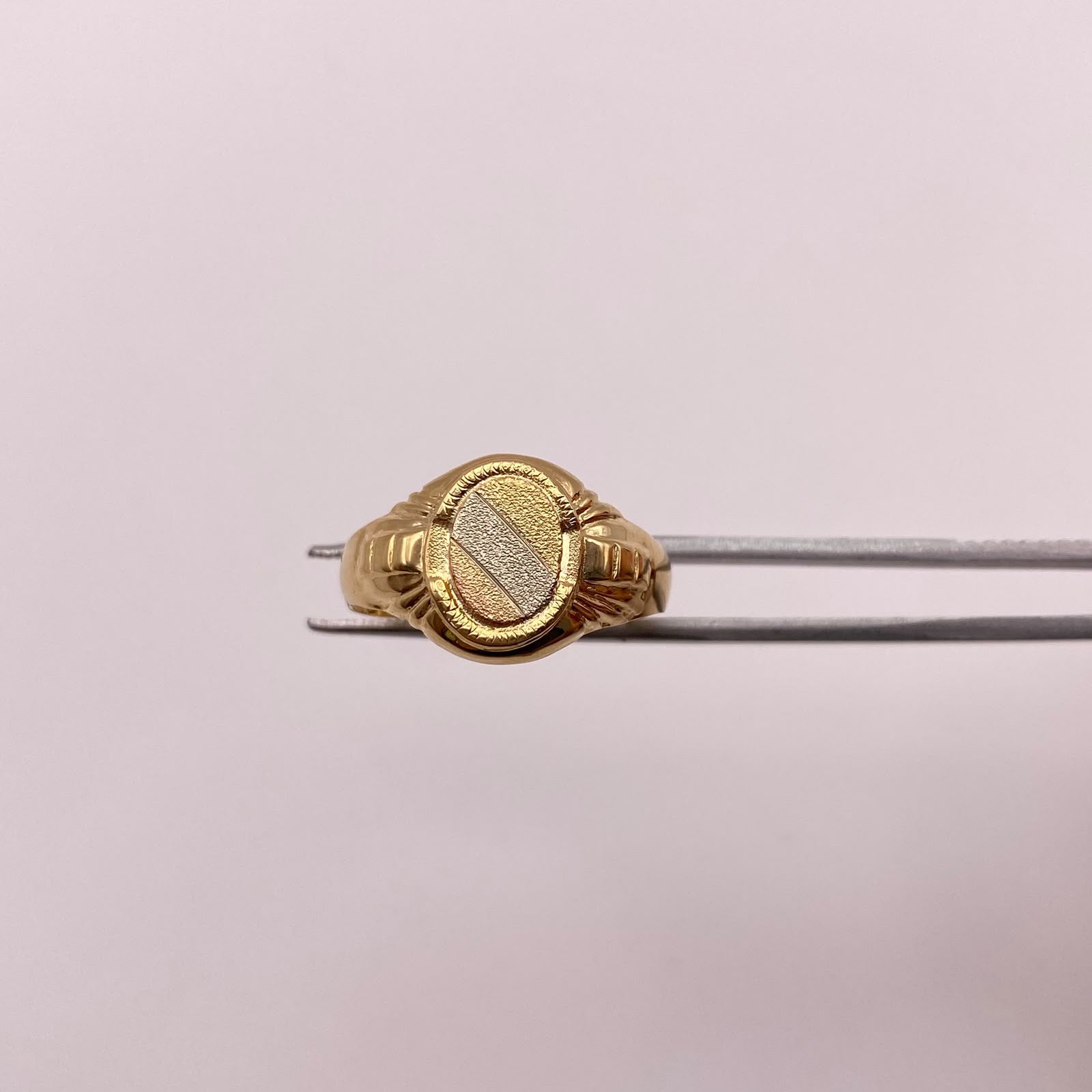 Anillo troquel circulo matte Tres oros 18k / Talla 10 1/2 / 2,35 Gr / 4 mm