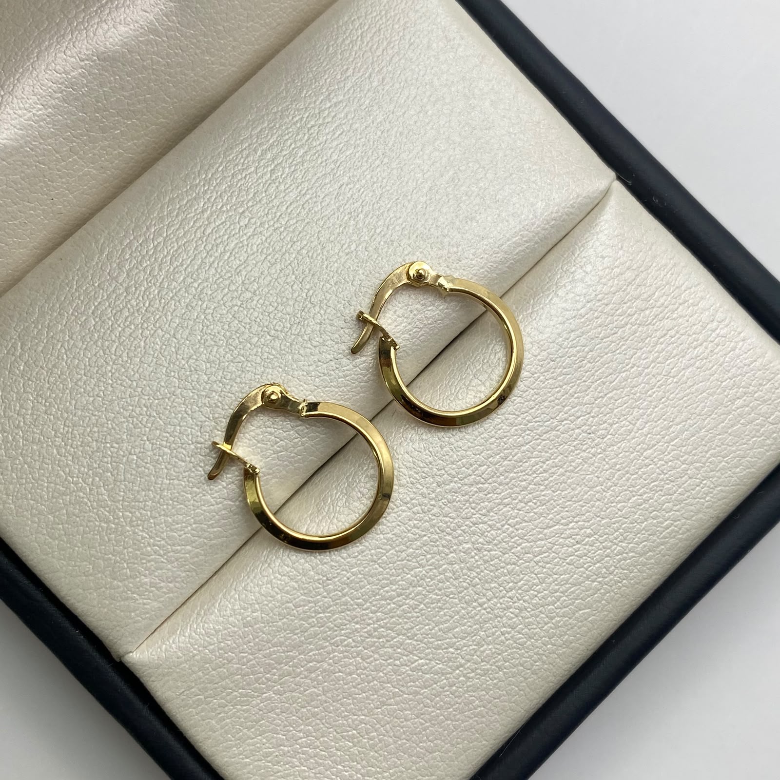 Candonga lisa Oro amarillo 18k 0,75 Gr / 1,5 Cm