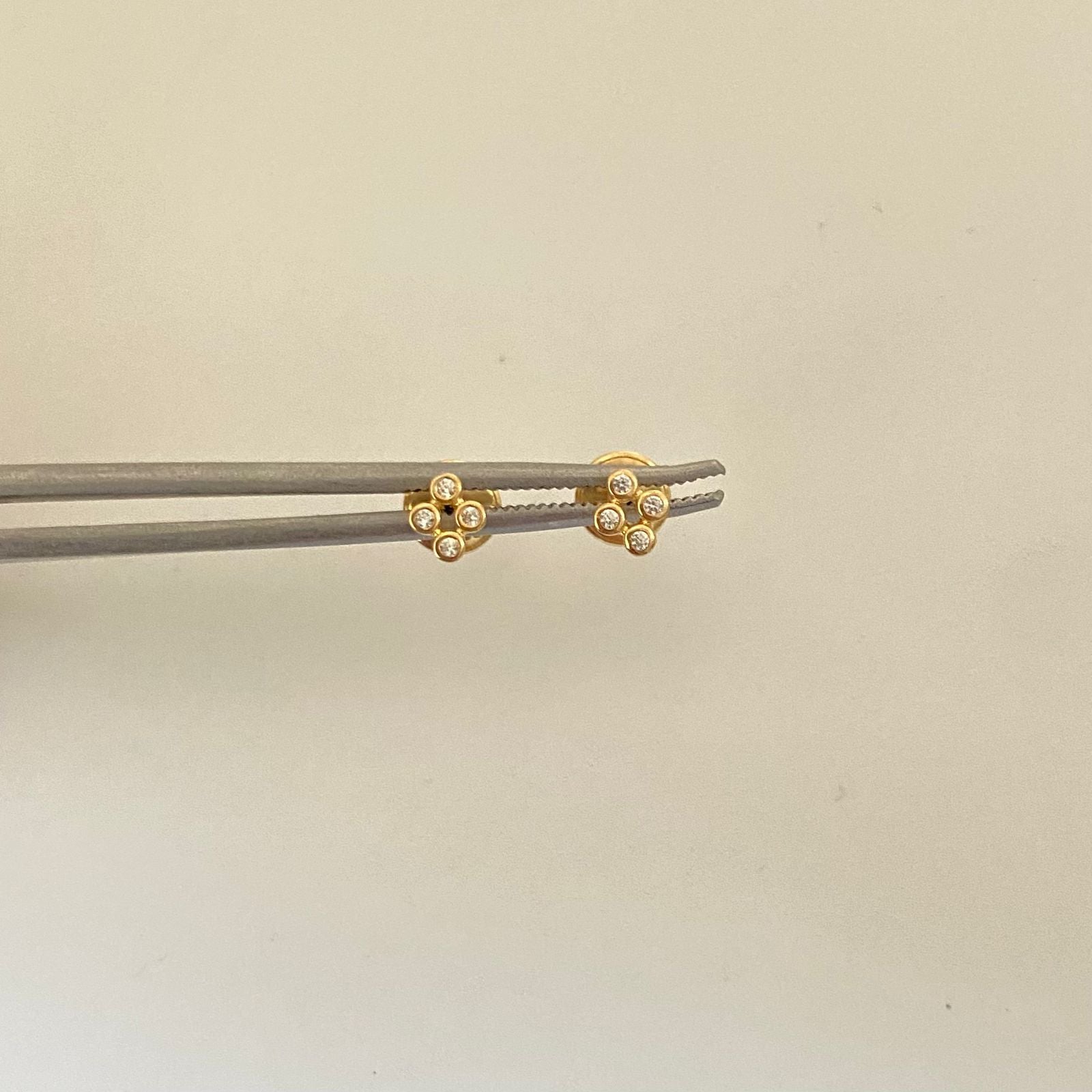 Topos rombo silueta casting blanco Oro amarillo 18k 0,55 Gr / 4,2 mm