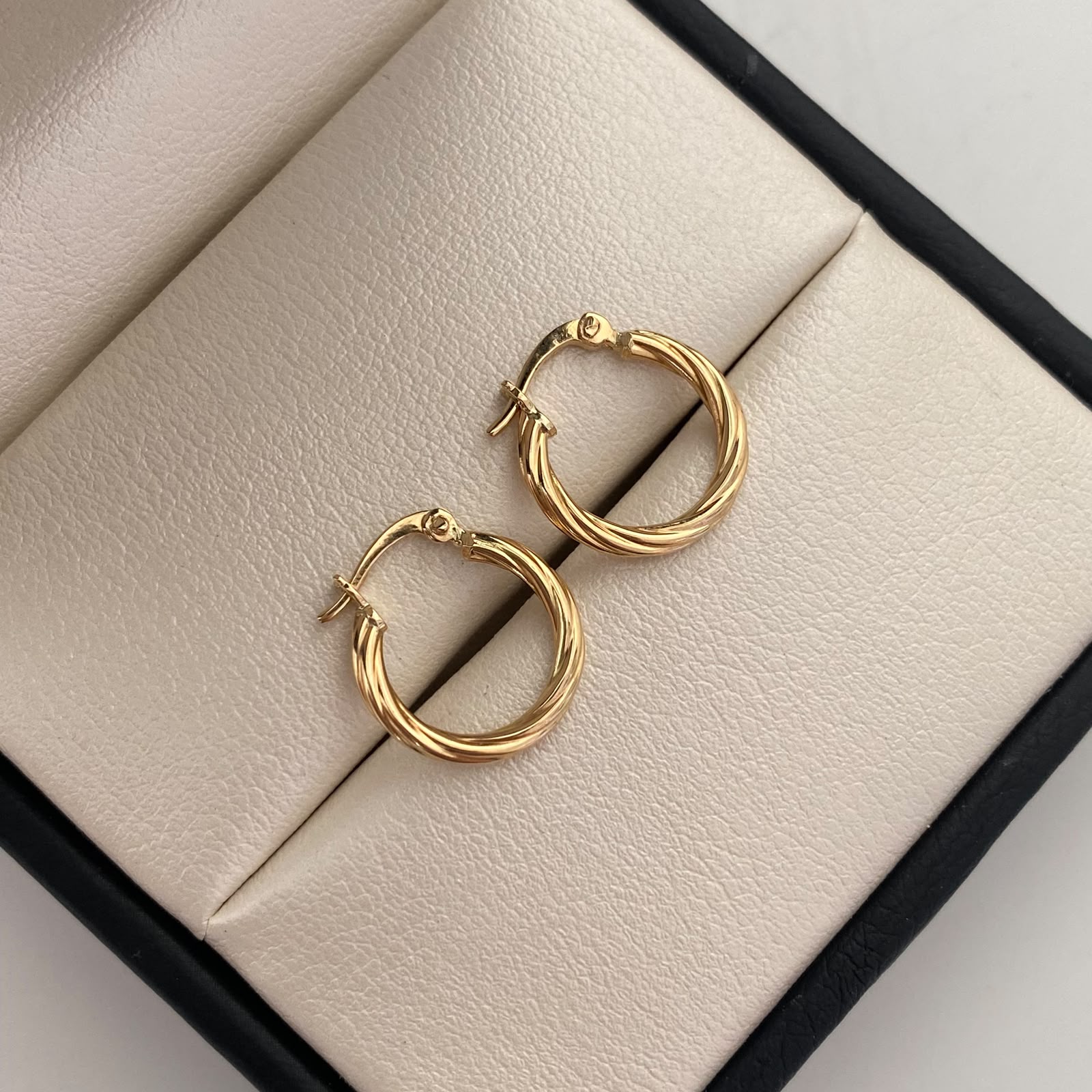 Candonga Entorchada Oro amarillo 18k 1,05 Gr / 1,5 Cm