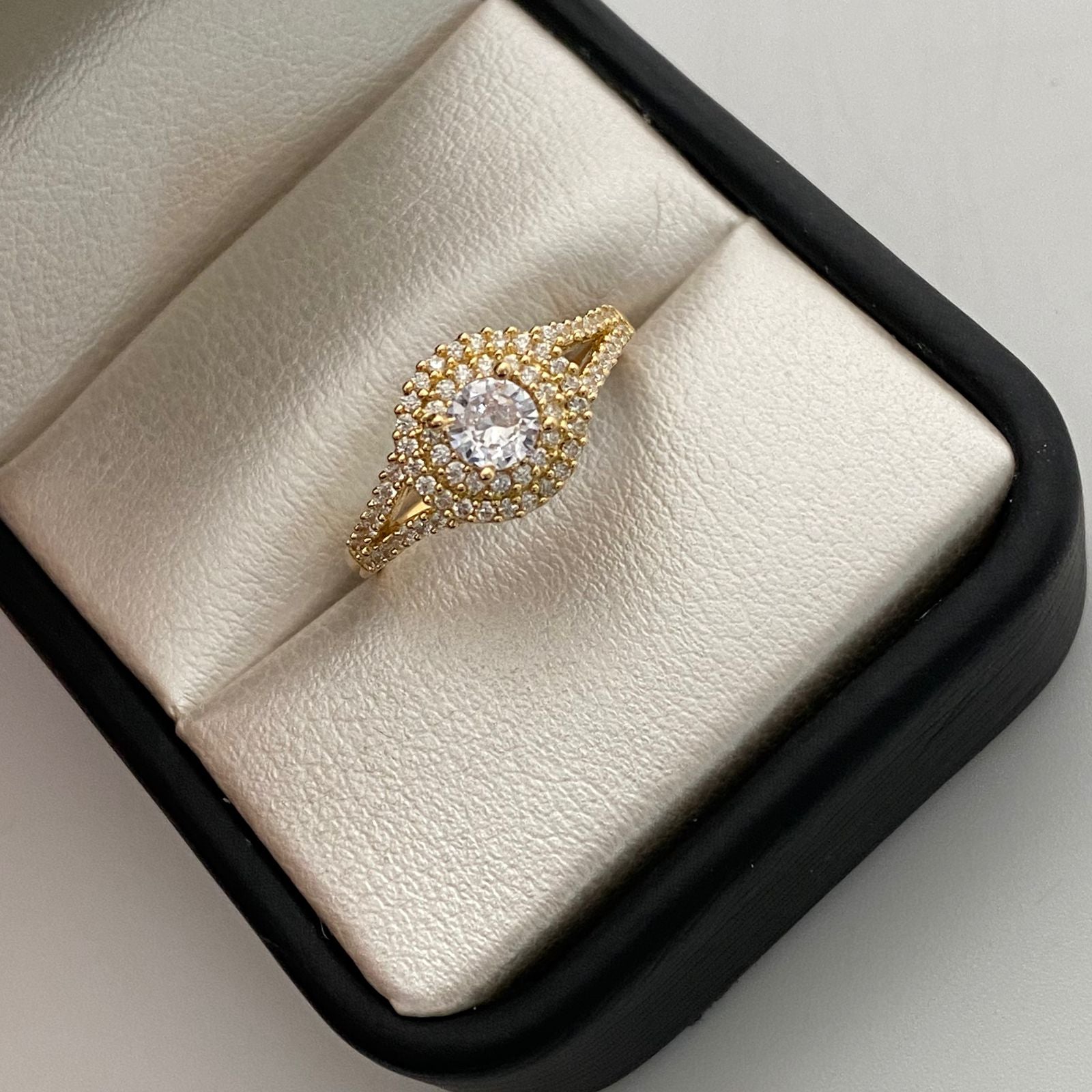Anillo Lady Dee Oro amarillo 18k / Talla 7 / 3,5 Gr / 1,5 mm