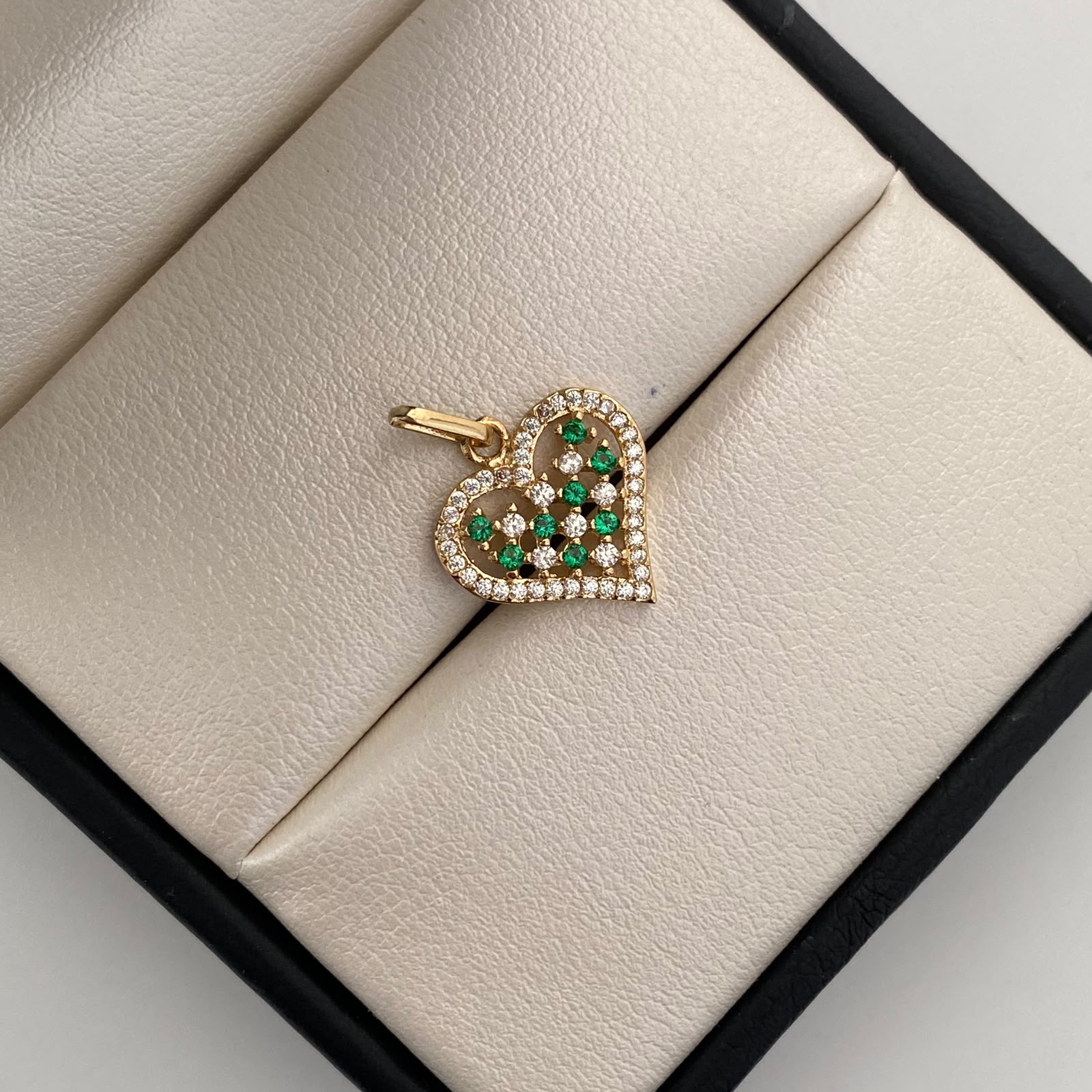 Dije Corazon Casting Verde y Blanco Oro amarillo 18k 1,9 Gr / 15,0 mm / 2 Cm