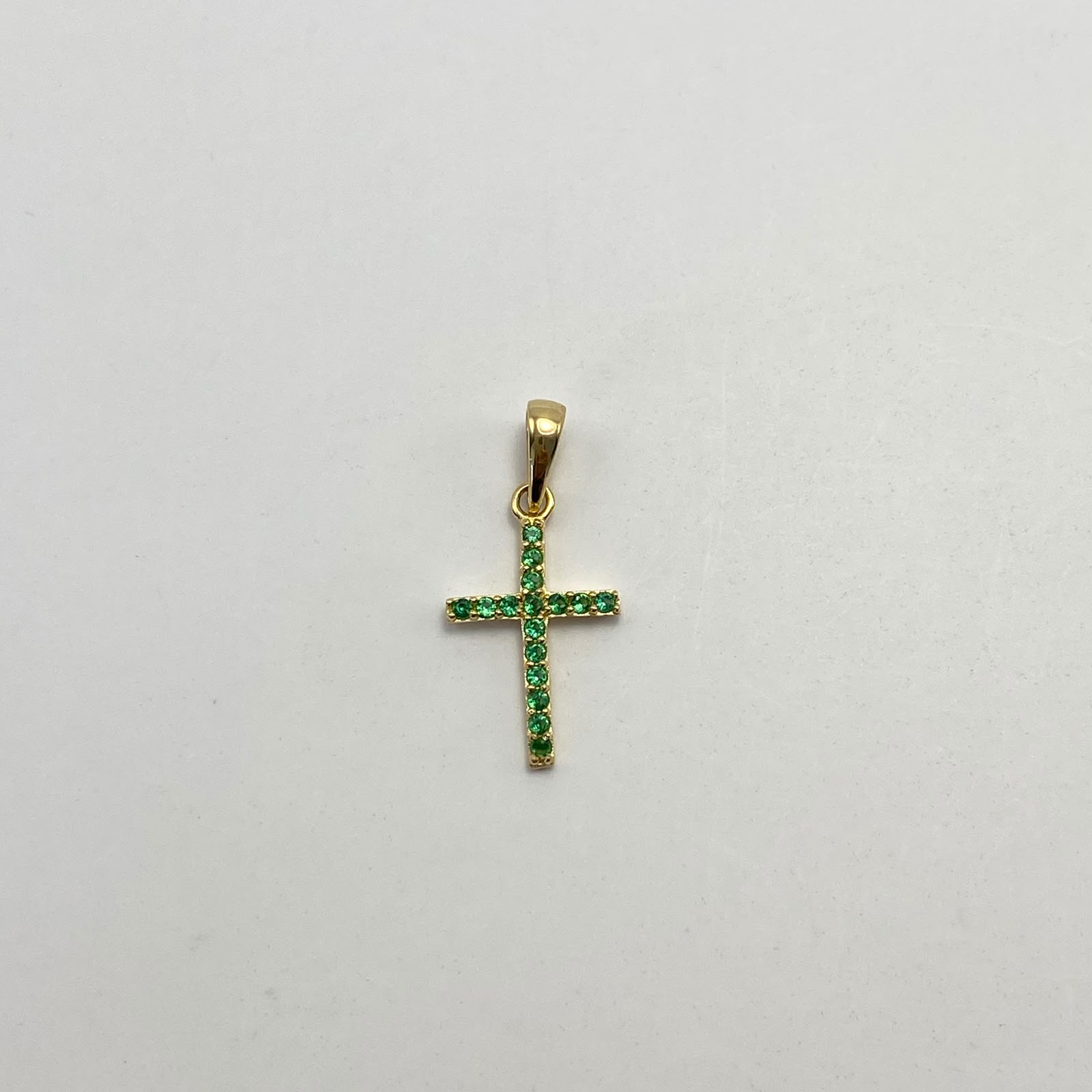 Dije Cruz circones verdes Oro amarillo 18k 0,6 Gr / 9,8 mm / 2 Cm