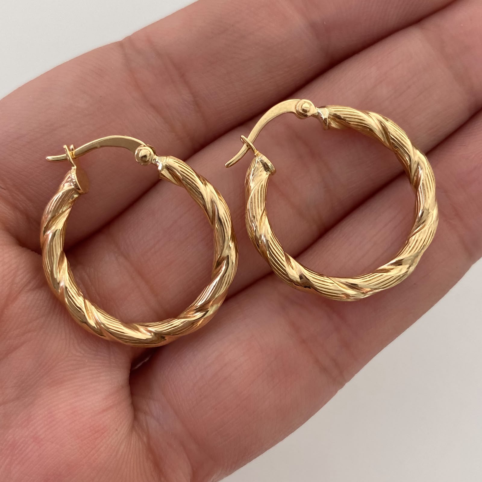 Candonga Entorchada Oro amarillo 18k 2,1 Gr / 2,5 Cm