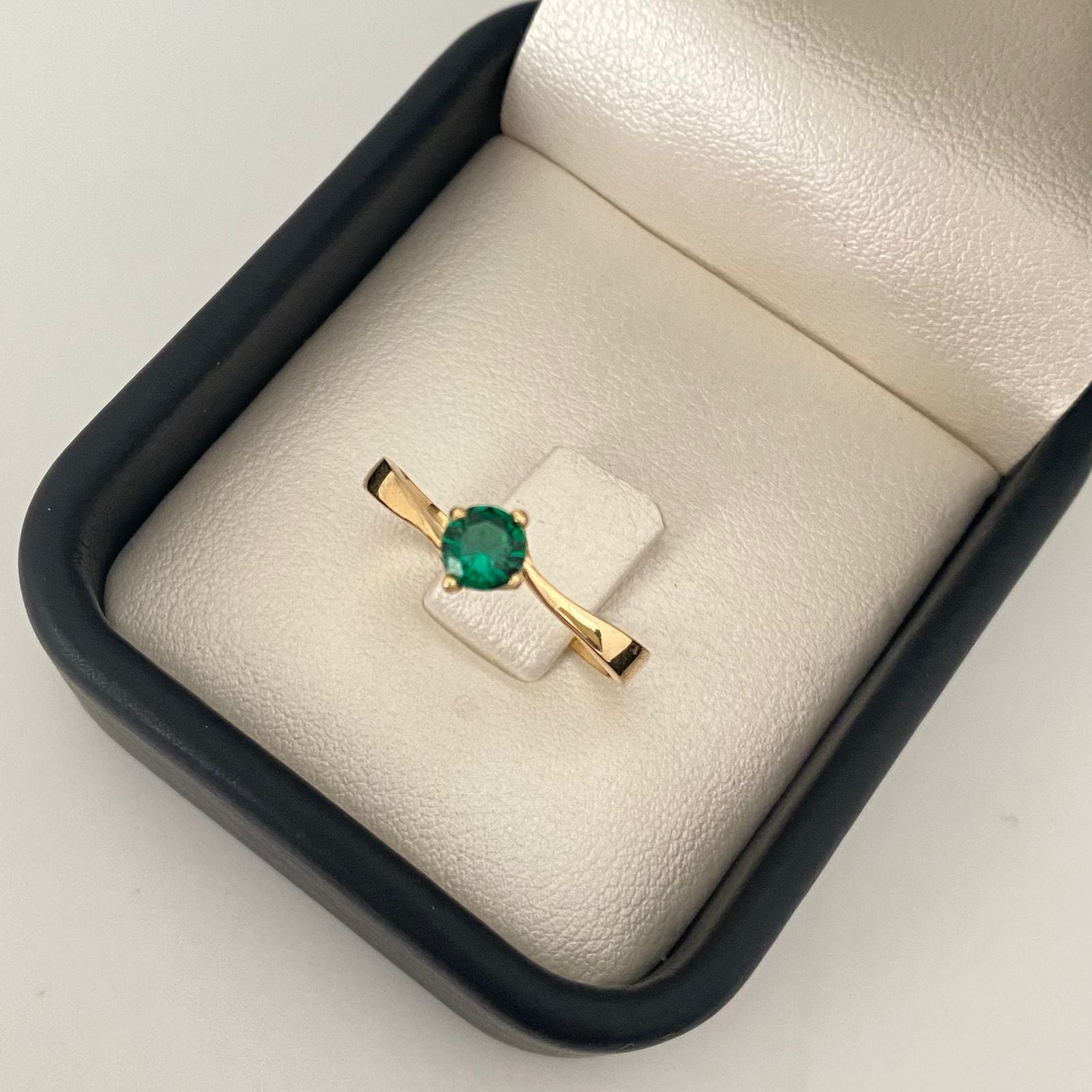 Anillo solitario casting blanco Oro amarillo 18k / Talla 5 1/2 / 1,8 Gr