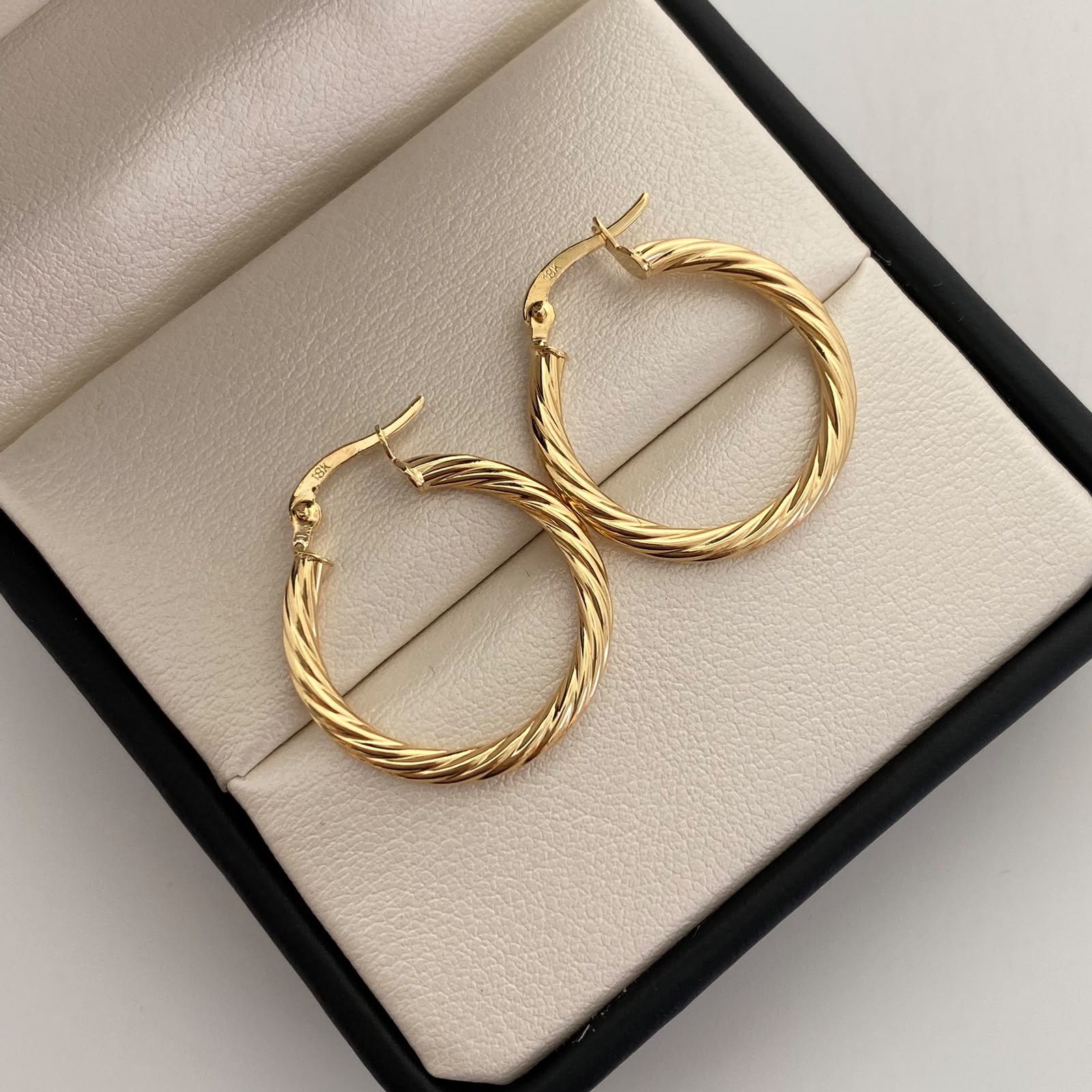 Candonga Entorchada Oro amarillo 18k 2,15 Gr / 2,6 Cm