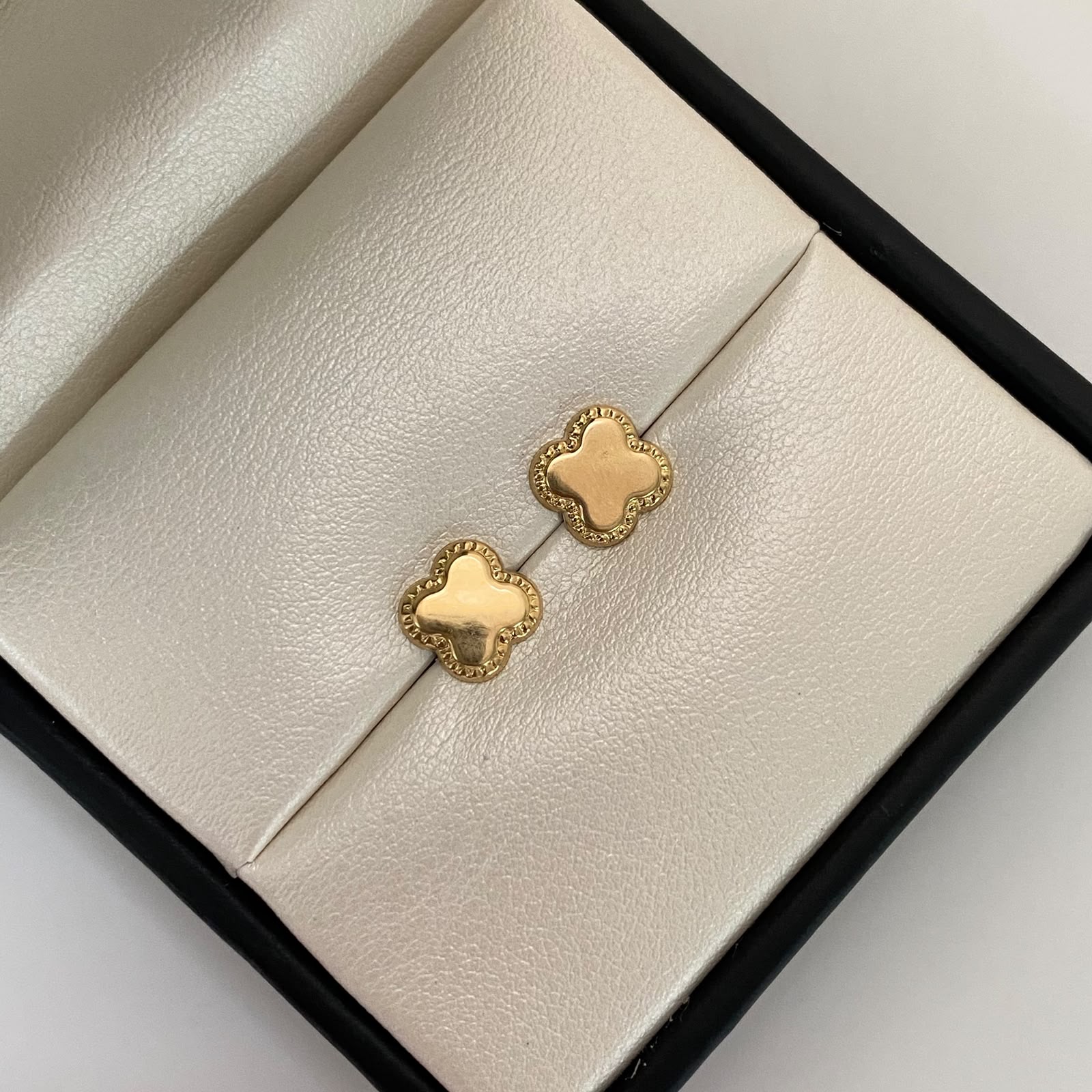 Topos Trebol Borde Oro amarillo 18k 0,65 Gr / 8,6 mm