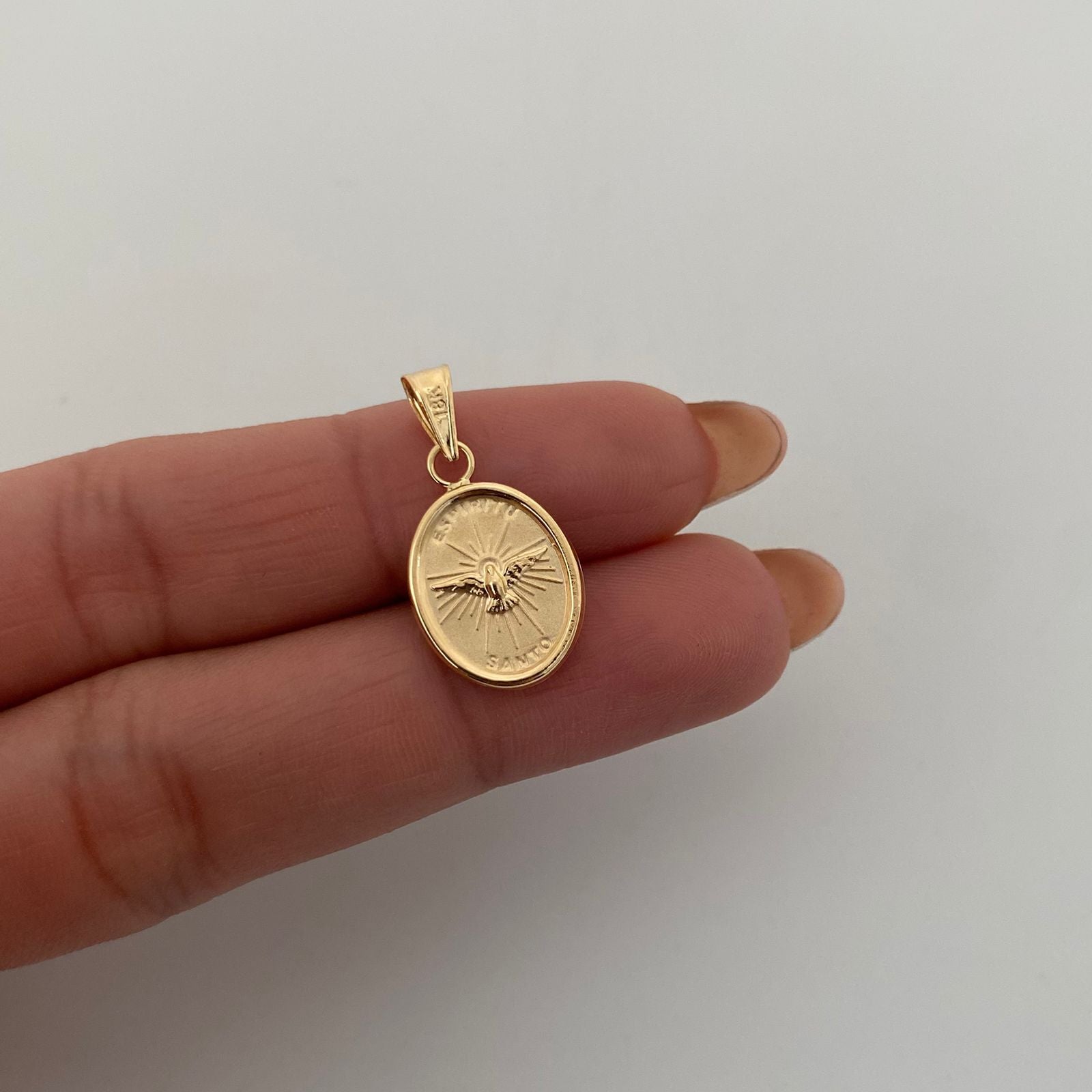 Dije espiritu santo  Oro amarillo 18k 0,9 Gr / 2,5 Cm