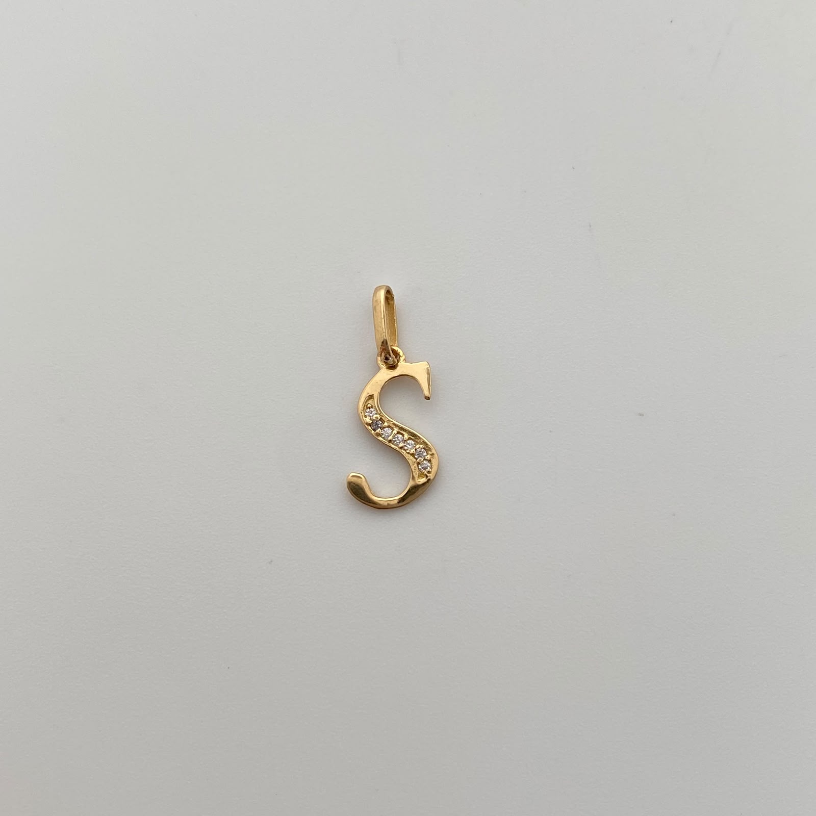 Dije Letra S Casting Oro amarillo 18k 0,55 Gr / 8,2 mm / 2 Cm