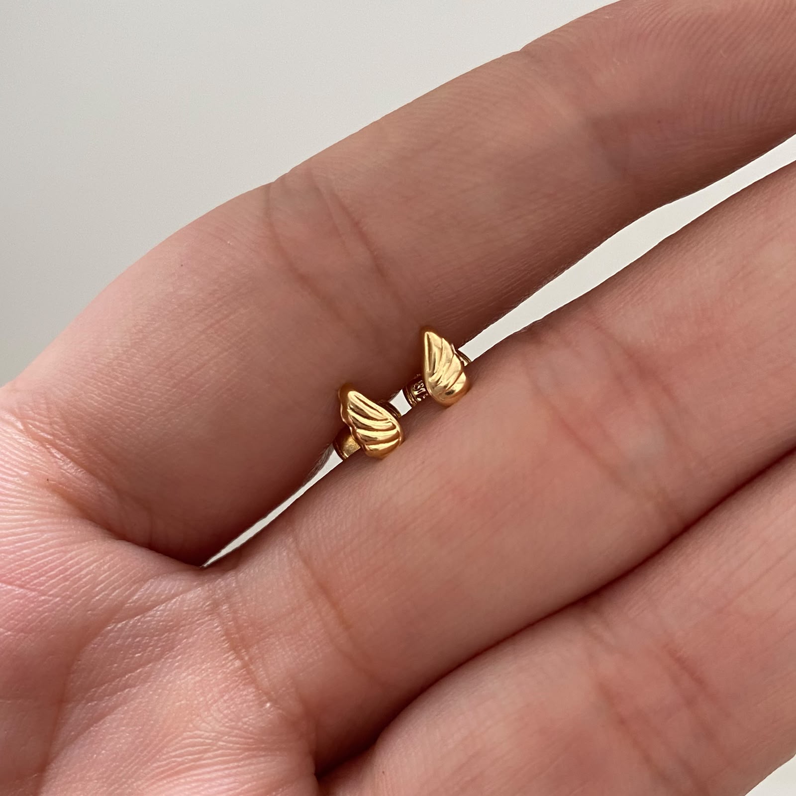 Topos Mini Ala Oro amarillo 18k 0,45 Gr / 3,3 mm