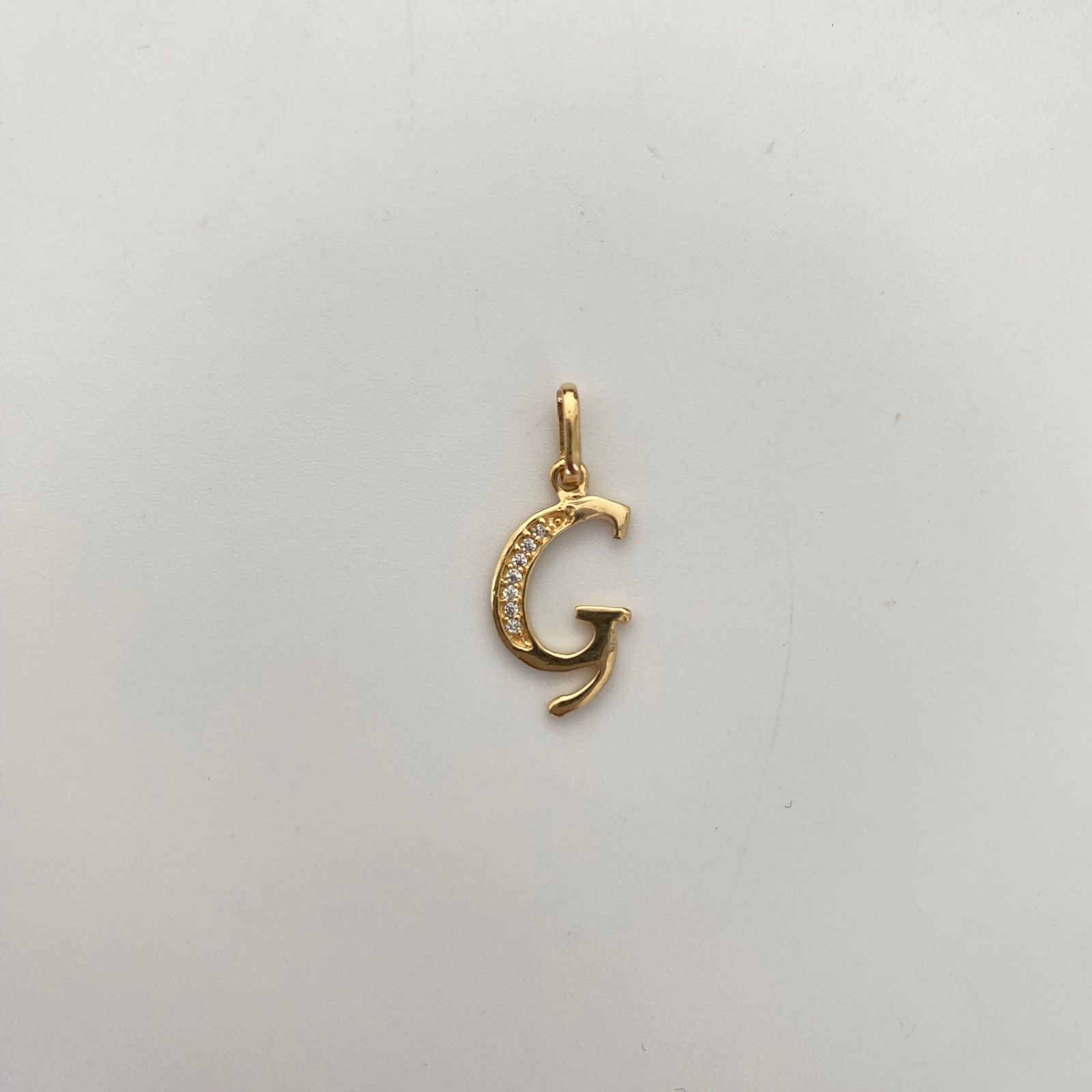 Dije Letra G Casting Oro amarillo 18k 0,9 Gr / 9,3 mm / 2,3 Cm