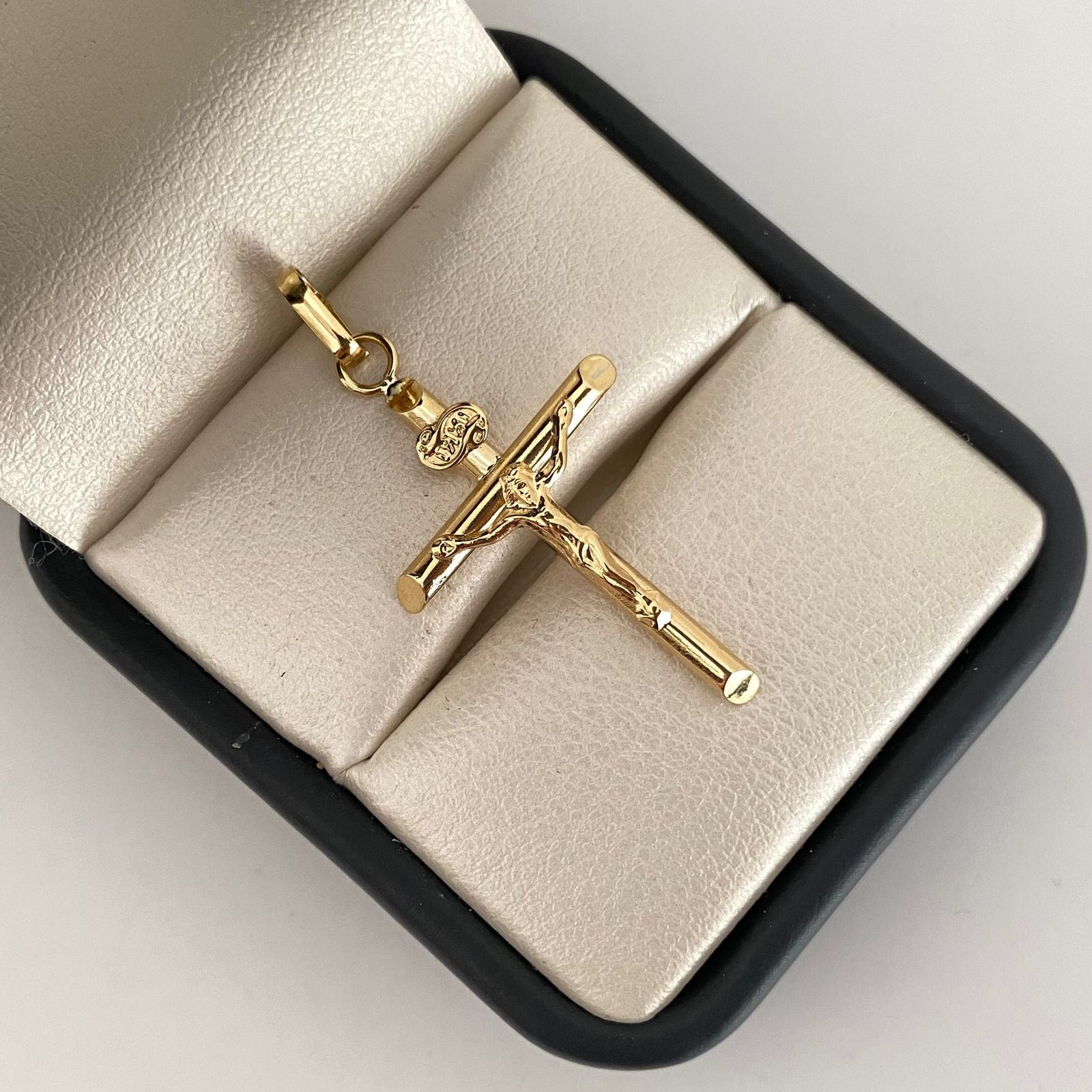 Dije Cruz Tubular Cristo Oro amarillo 18k 1,2 Gr / 20 mm / 3,8 Cm