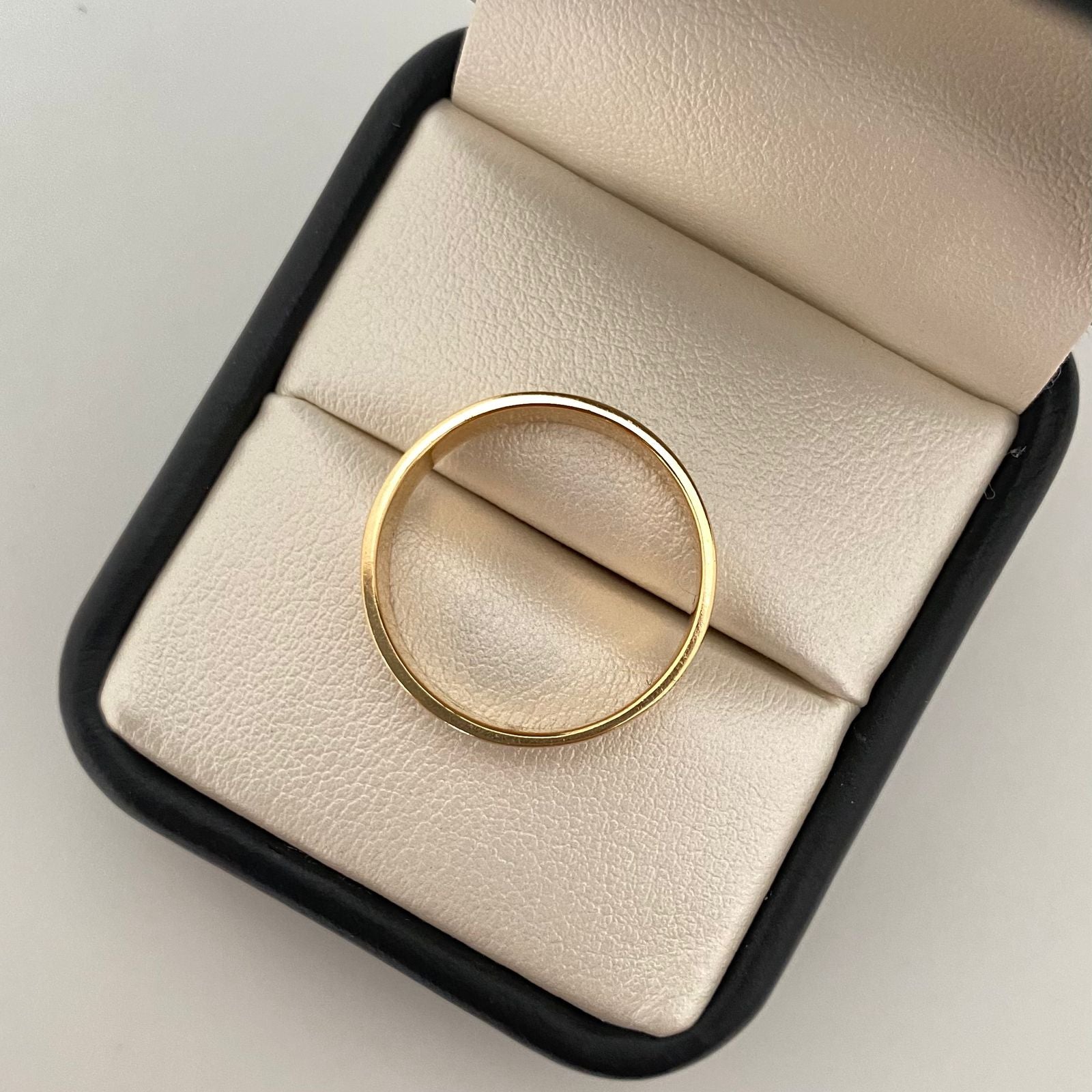 Anillo sello Oro amarillo 18k / Talla 9 1/2 / 5,85 Gr
