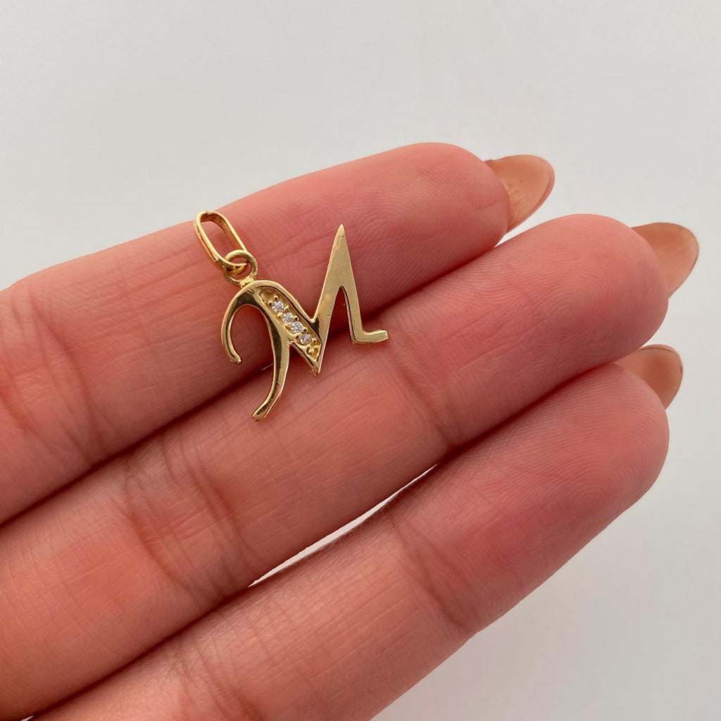 Dije Letra M Casting Oro amarillo 18k 1,1 Gr / 14,6 mm / 1,8 Cm
