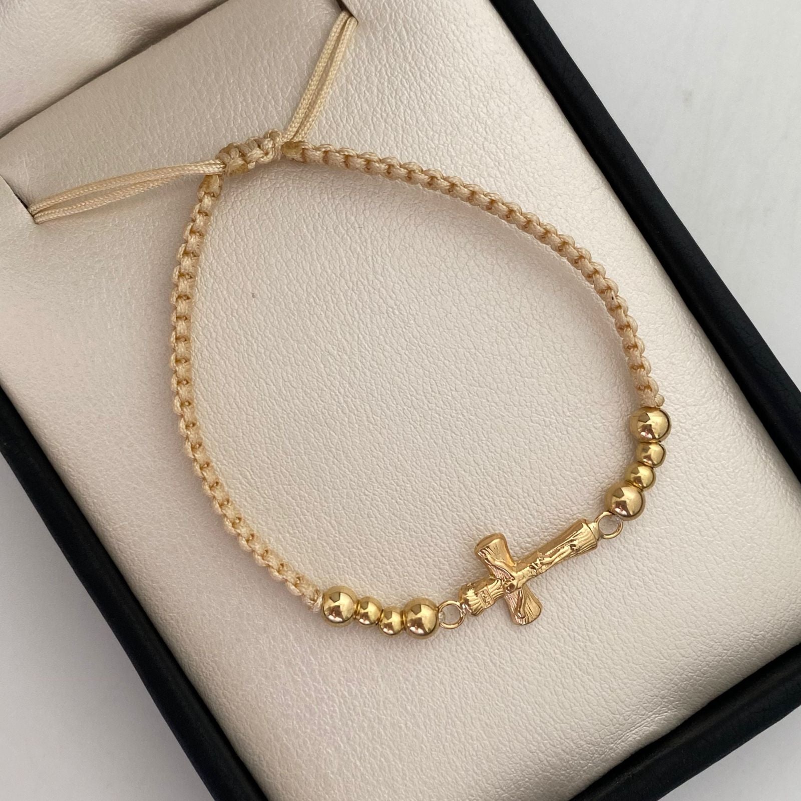 Pulsera tejida Herraje Cruz Cristo bolas lisas 3 y 4mm hilo Beige Oro amarillo 18k 1,05 Gr
