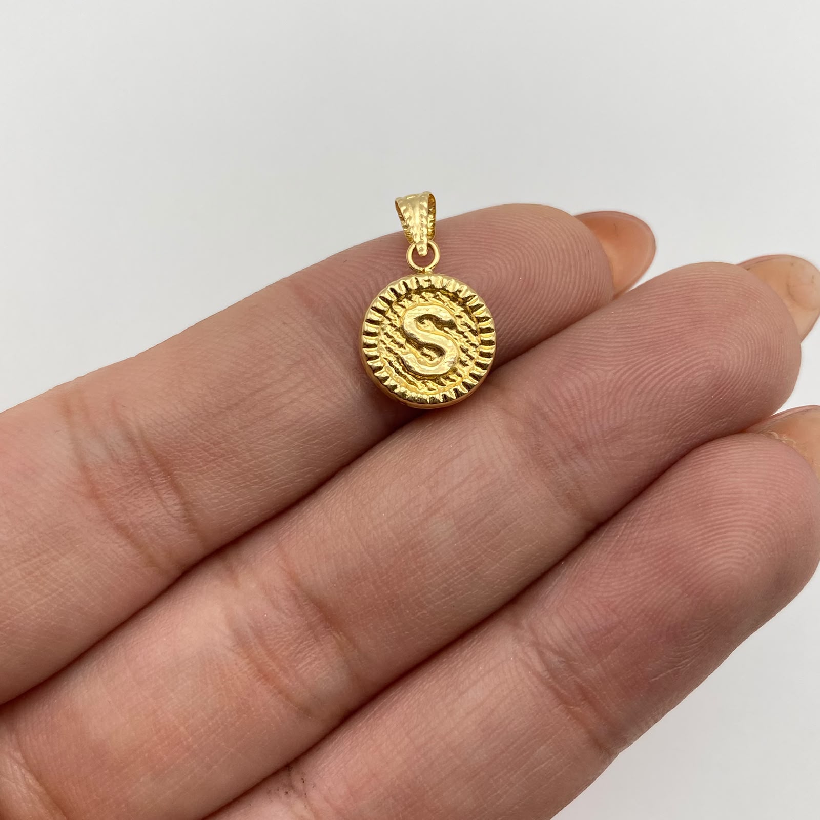 Dije Letra S diamantada Oro amarillo 18k 0,6 Gr / 10,3 mm / 1,7 Cm