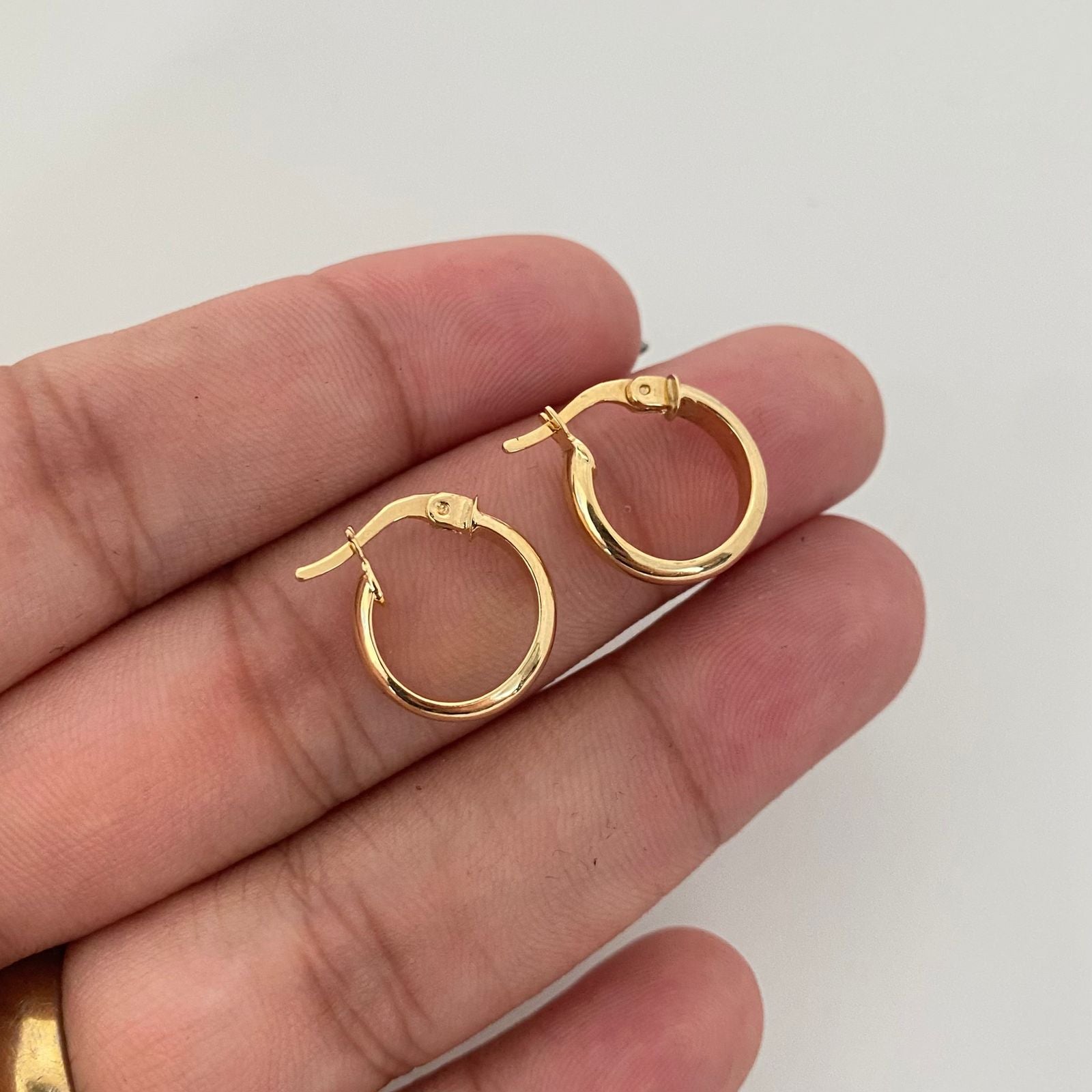 Candonga redonda lisa Oro amarillo 18k 1,4 Gr / 1,5 Cm