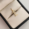 Dije letra E con circones blancos  Oro amarillo 18k 0,75 Gr / 8,21 mm / 1,9 Cm