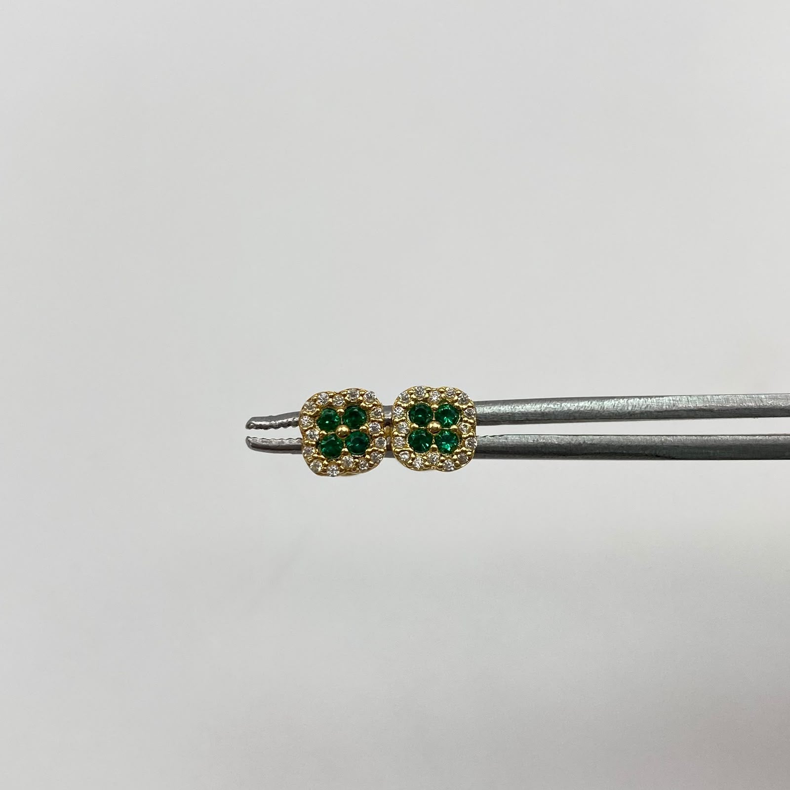 Topos flor circones verdes y blancos Oro amarillo 18k 0,9 Gr / 6,42 mm