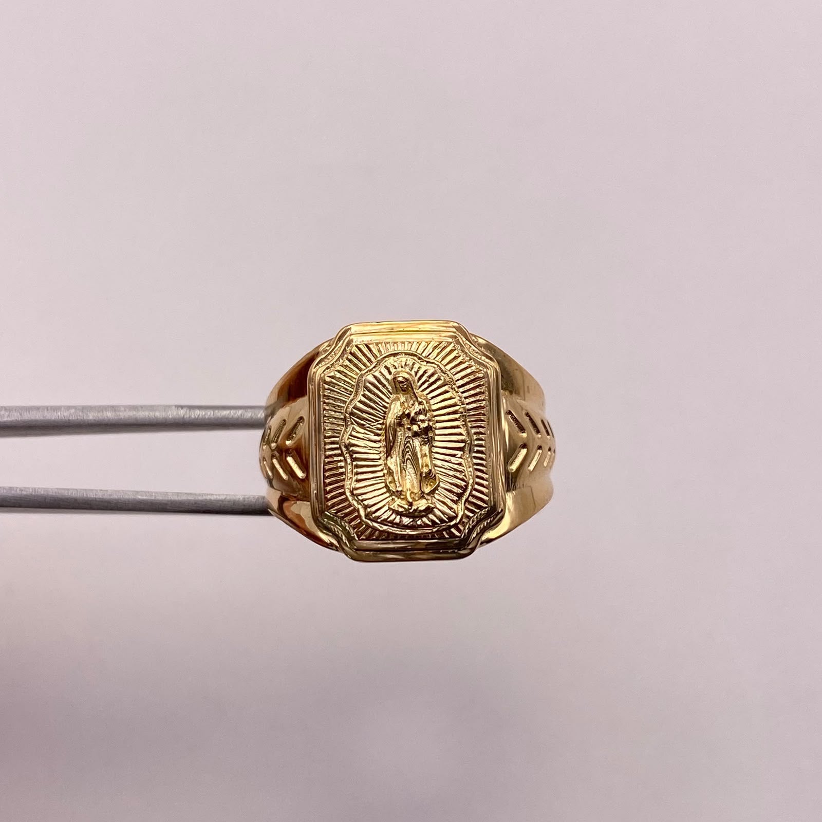 Anillo Virgen de guadalupe diamantado Oro amarillo 18k / Talla 9 /12 / 6,51 Gr / 5,3 mm