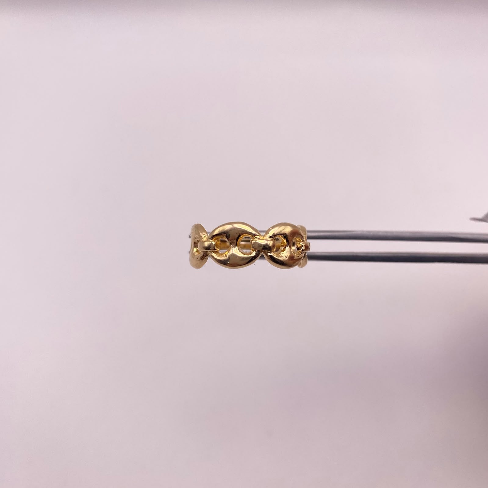 Anillo Gc grande Oro amarillo 18k / Talla 6 3/4 / 2,74 Gr / 2,20 mm