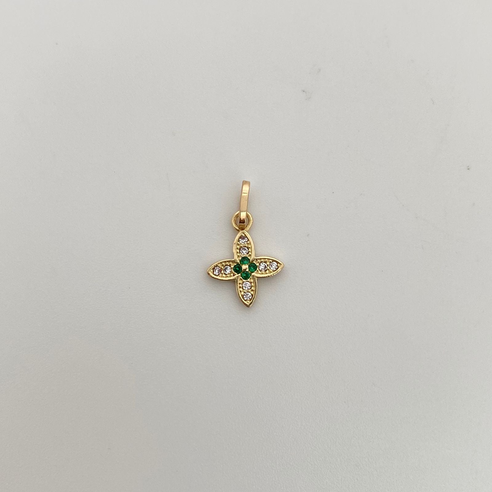 Dije Flor cuatro puntas circones blancos y verdes Oro amarillo 18k 0,7 Gr / 9,8 mm / 1,5 Cm