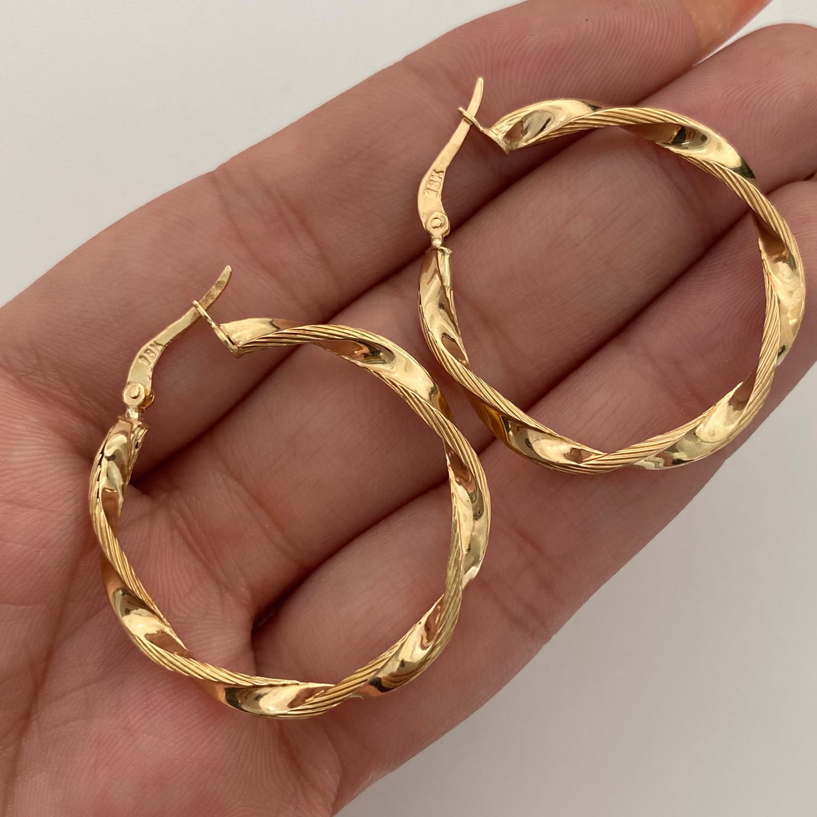 Candonga Entorchada Oro amarillo 18k 2,45 Gr / 3,5 Cm