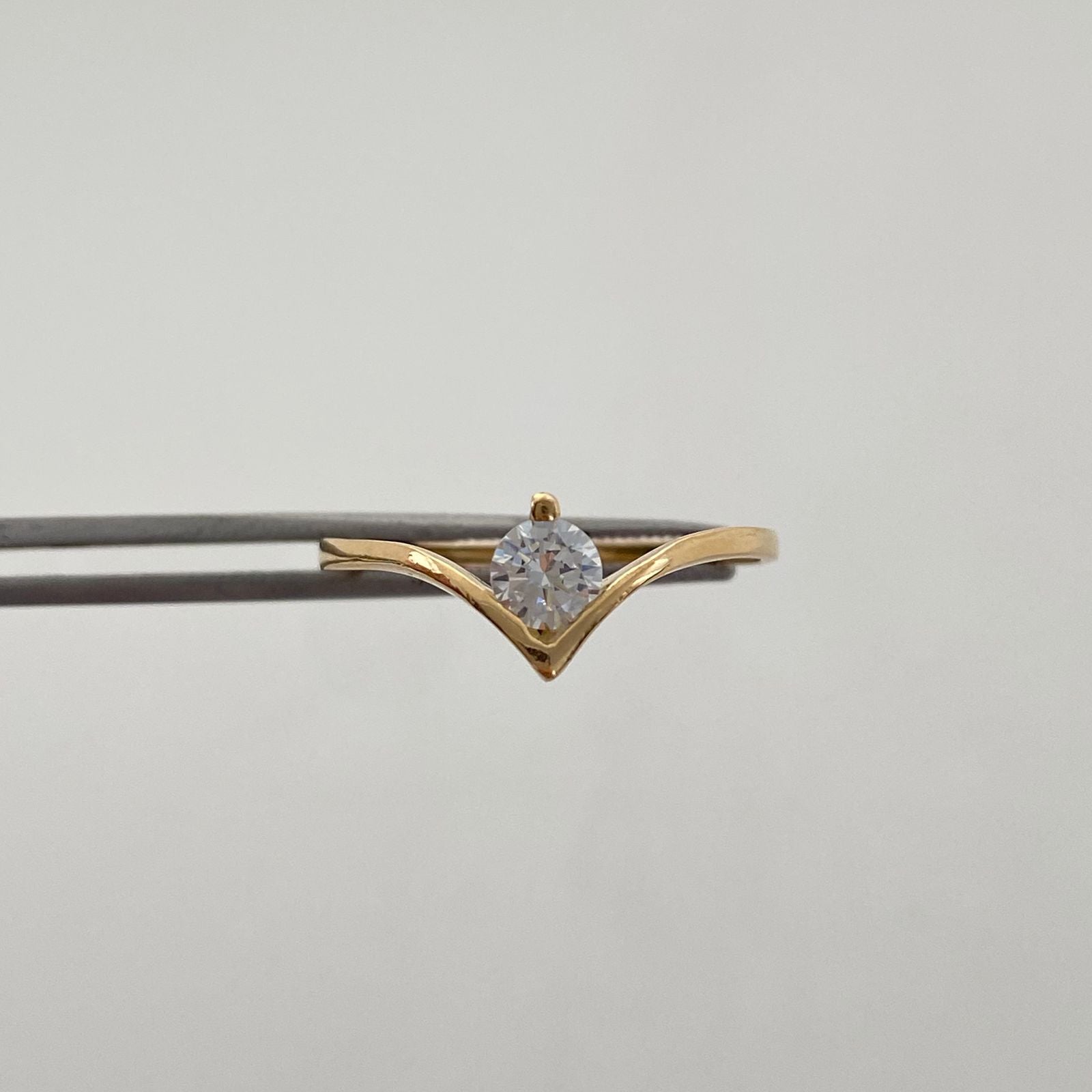 Anillo Solitario Oro amarillo 18k / Talla 9 1/2 / 1,75 Gr