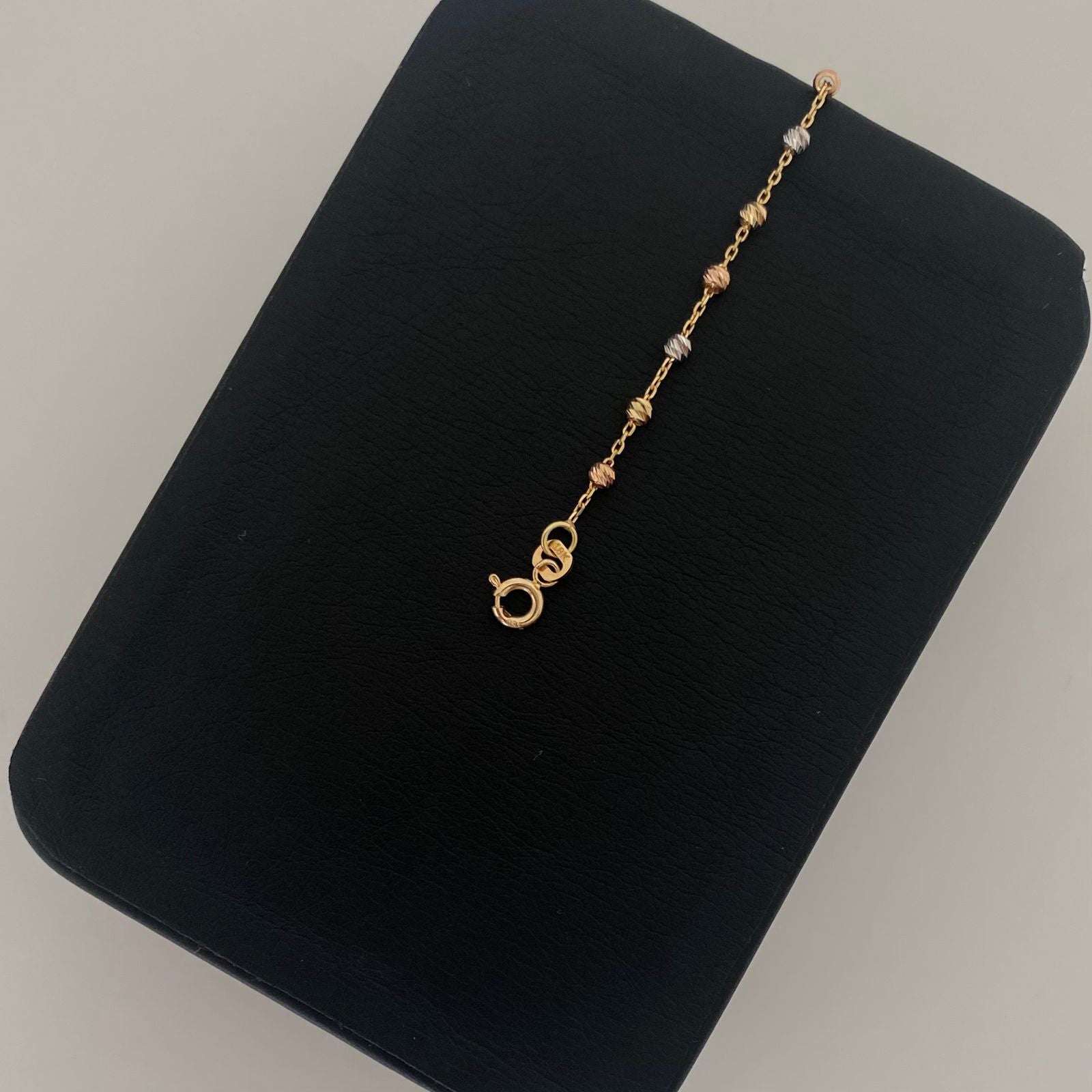 Pulso It balines diamantados centro trebol diamantado Tres oros 18k +4 / 2,60 Gr / 2,6 mm / 19 Cm