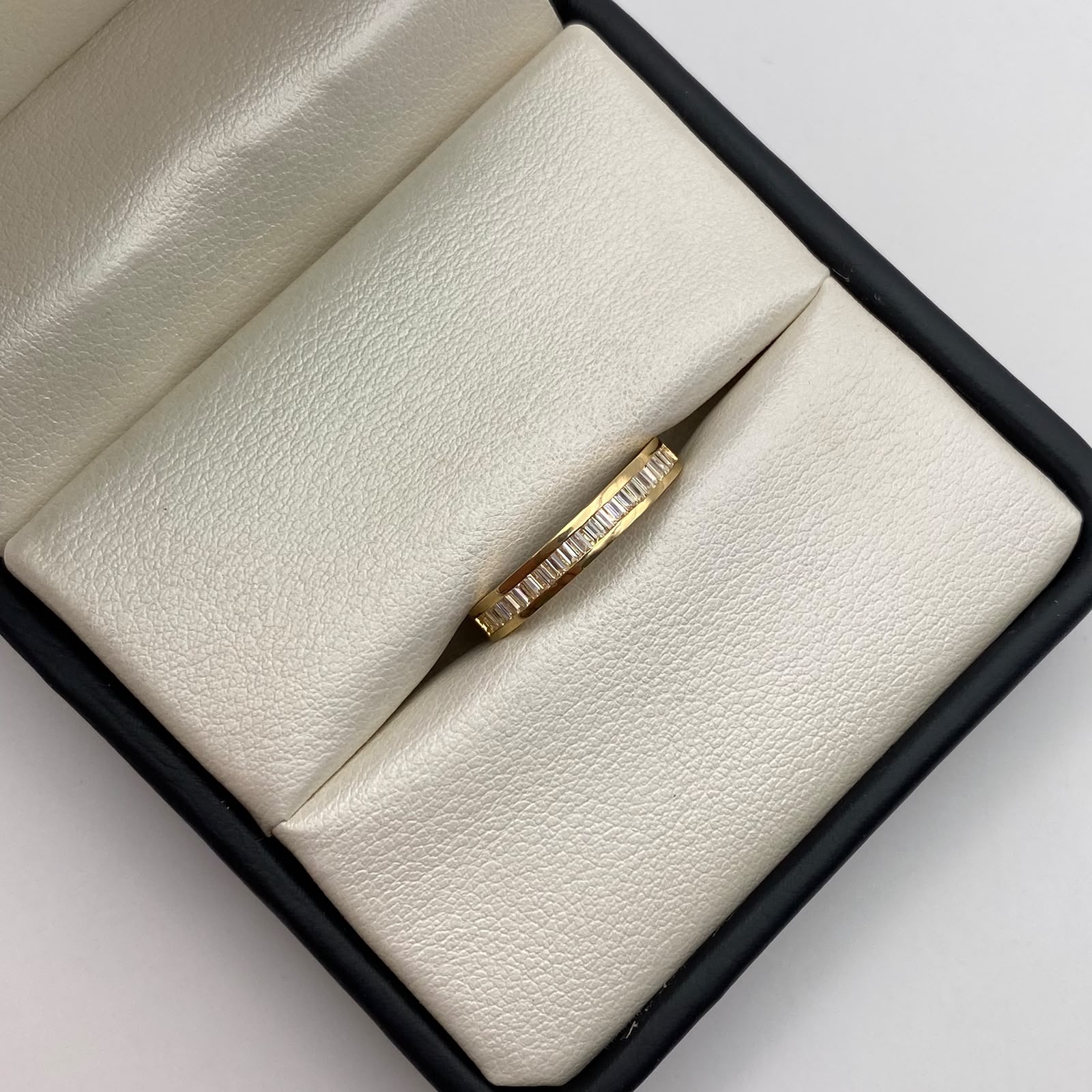 Anillo churumbela circones blancos Oro amarillo 18k / Talla 7 / 2,5 Gr / 2,35 mm