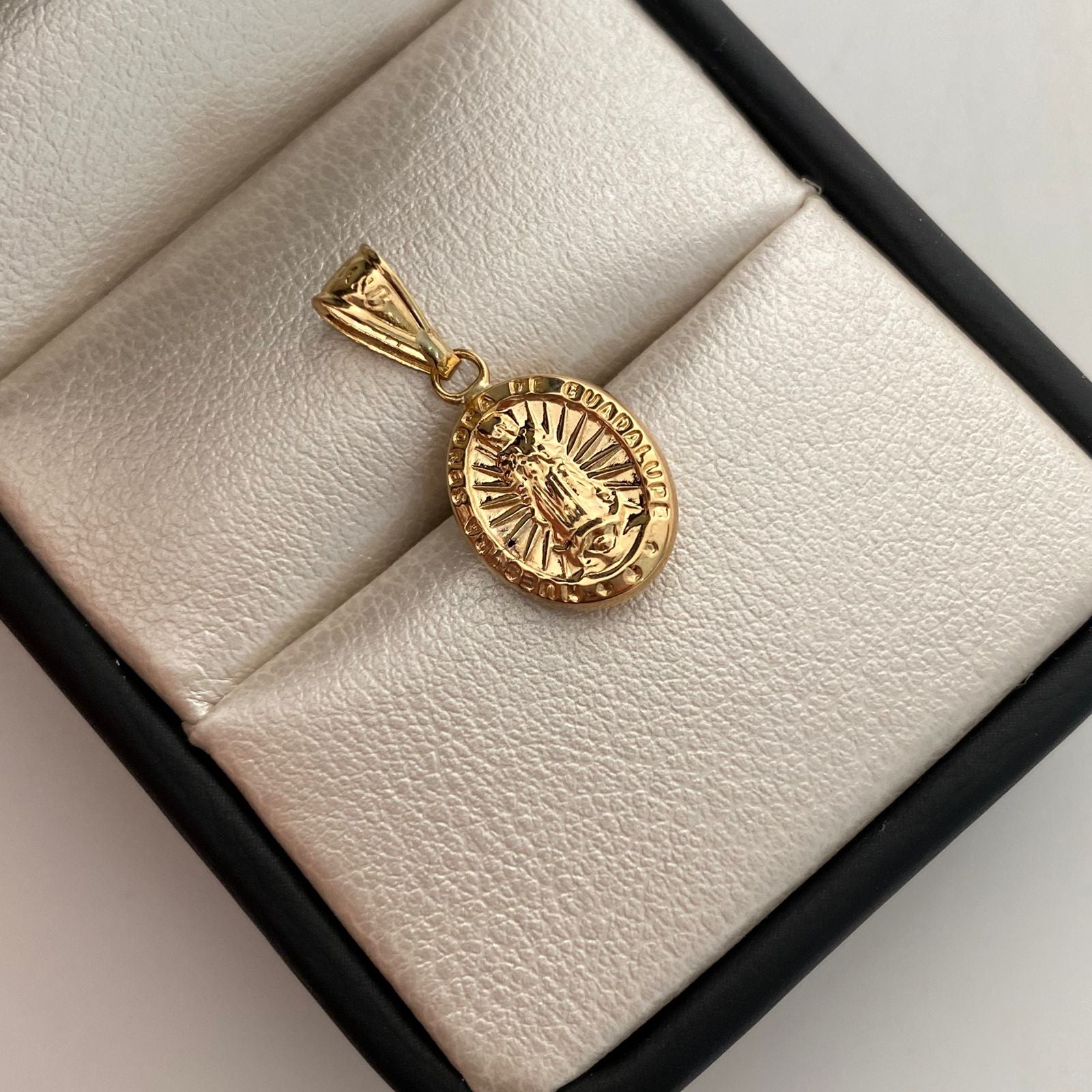 Dije Virgen de Guadalupe Oro amarillo 18k 0,8 Gr / 10,3 mm / 2,1 Cm