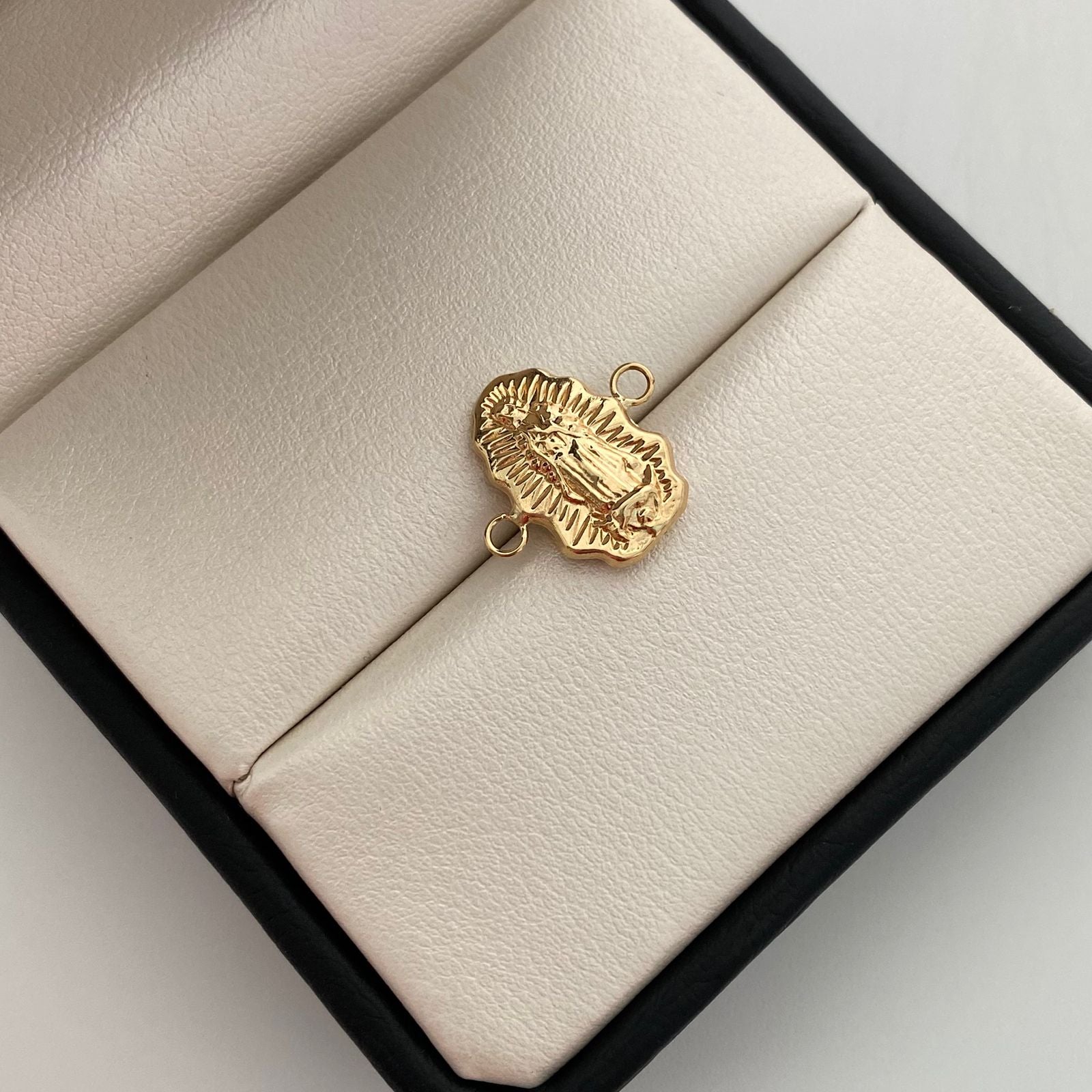 Herraje Guadalupe Silueta Oro amarillo 18k 0,9 Gr / 1,6 Cm