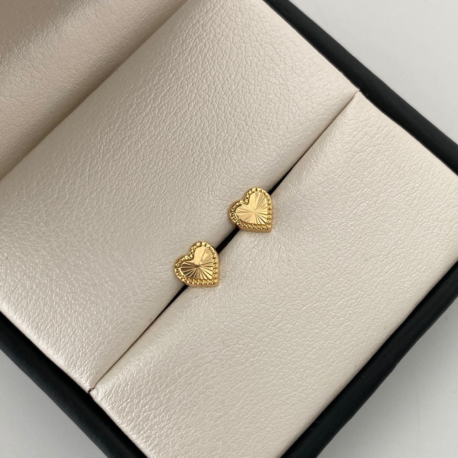 Topos Corazon fondo diamantado Oro amarillo 18k 0,7 Gr / 7 mm