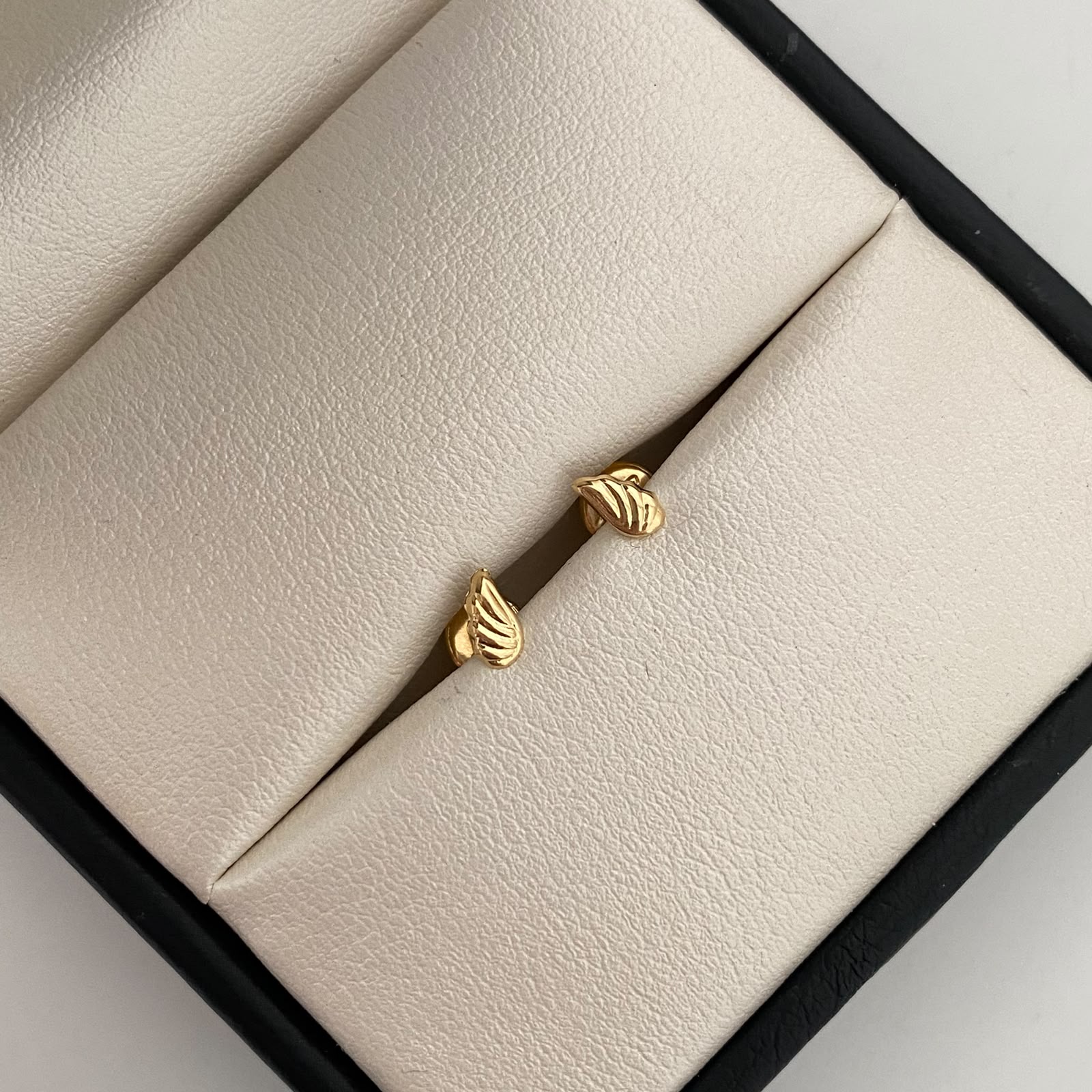 Topos Mini Ala Oro amarillo 18k 0,45 Gr / 3,3 mm