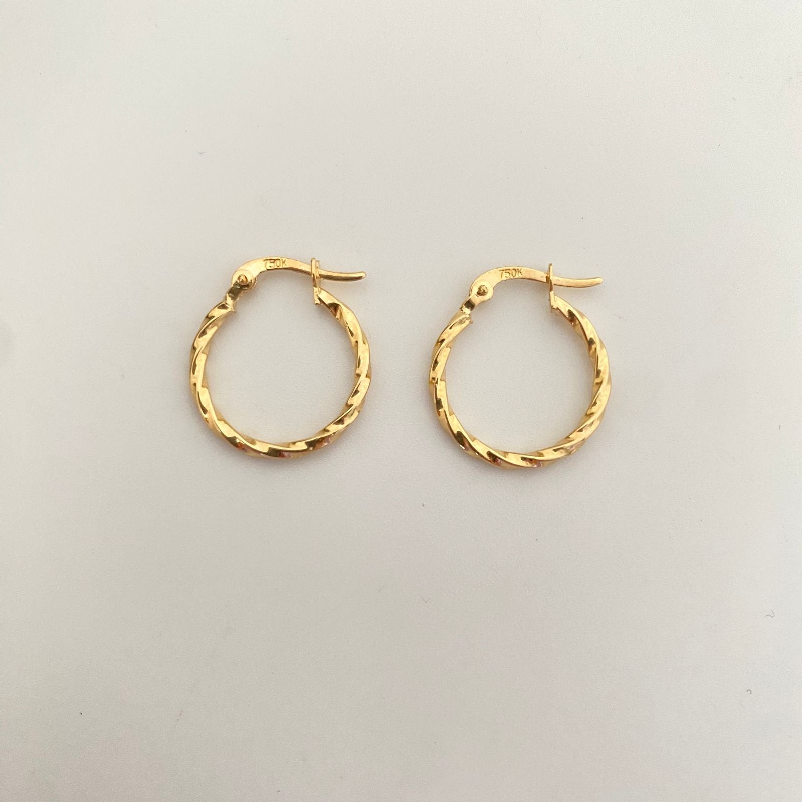 Candonga entorchada delgada Oro amarillo 18k 1,10 Gr / 2,0 Cm