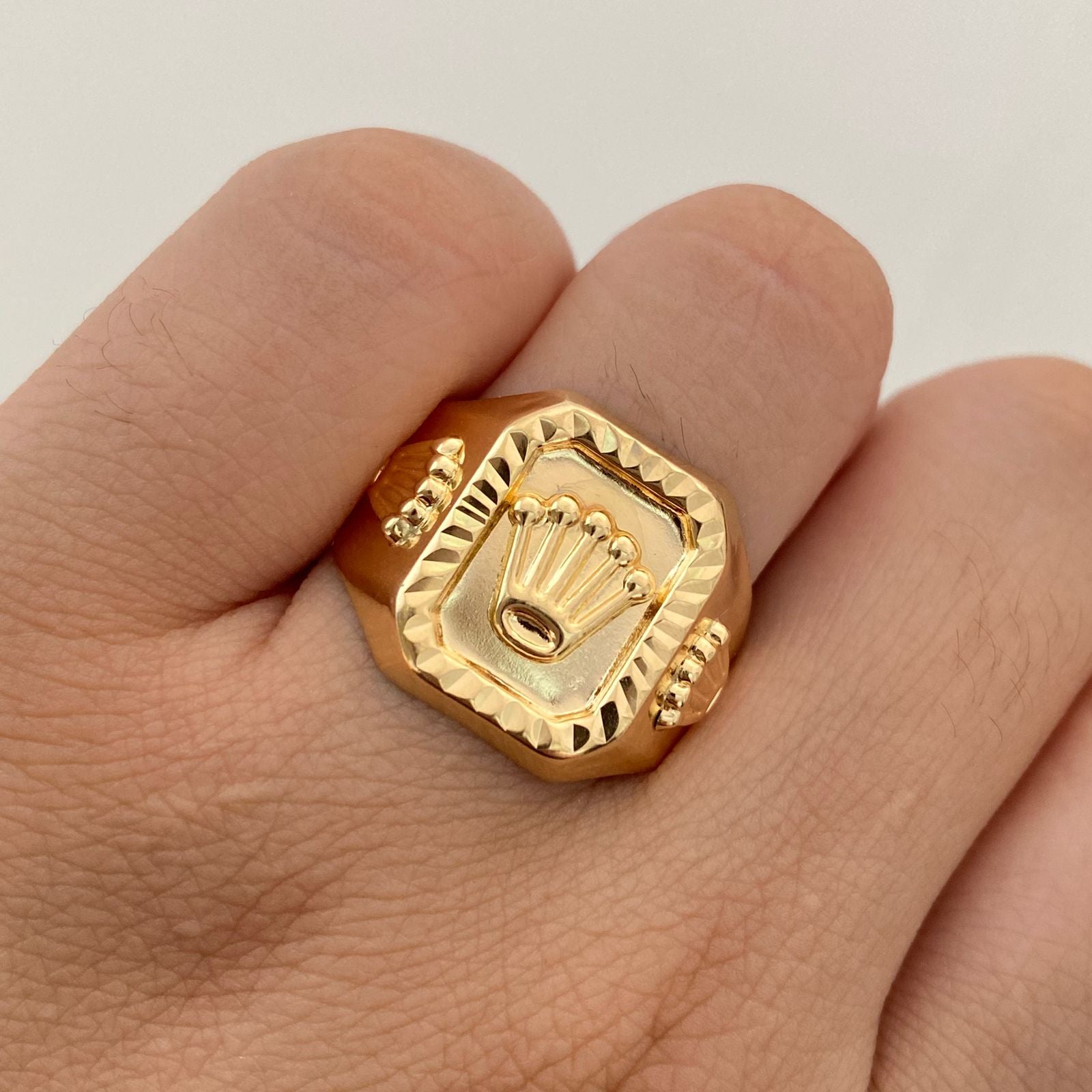 Anillo Troquel tres coronas Rx Oro amarillo 18k / Talla 11 / 3,45 Gr / 4,3 mm