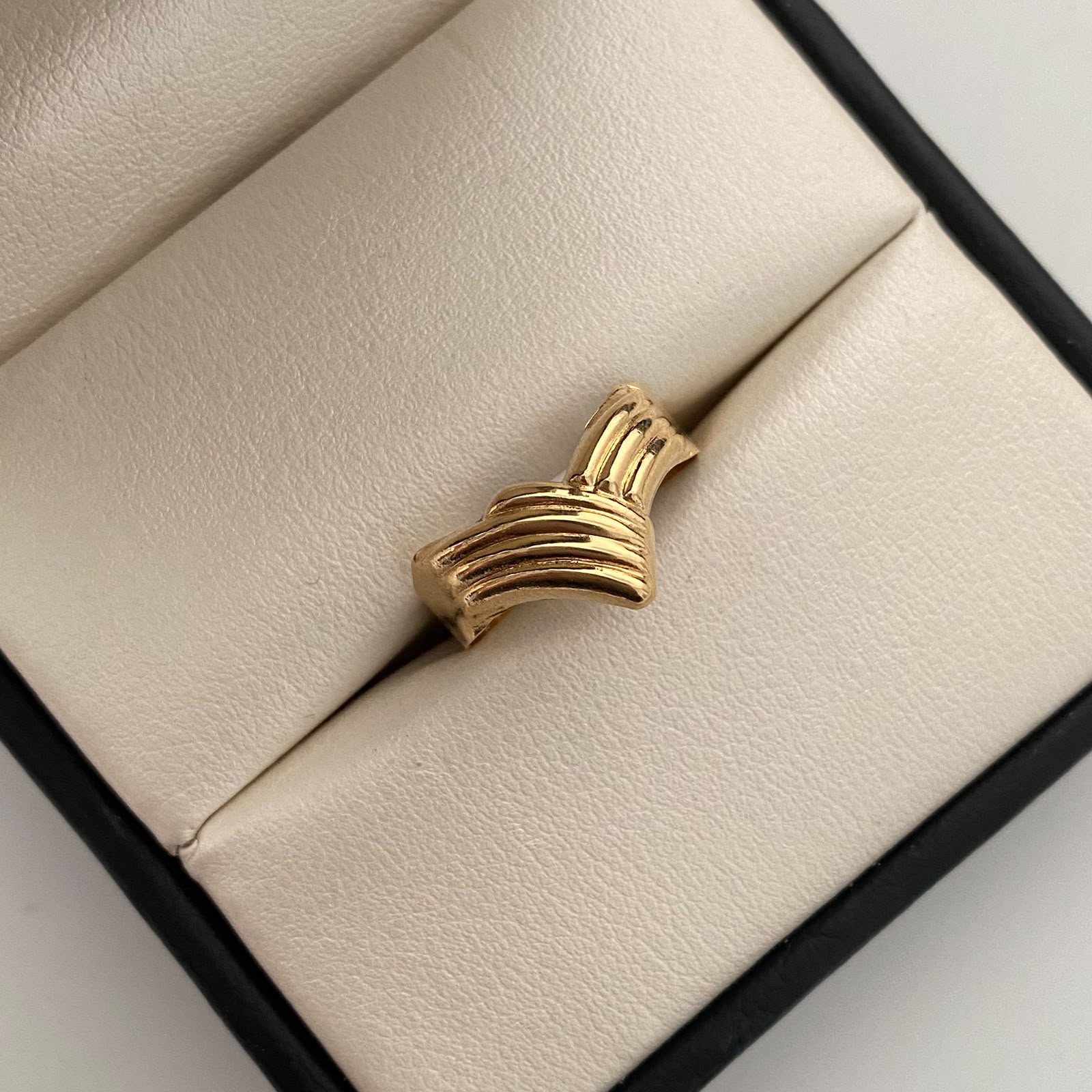 Anillo Troquel Pico Oro amarillo 18k / Talla 9 / 1,85 Gr / 3,8 mm