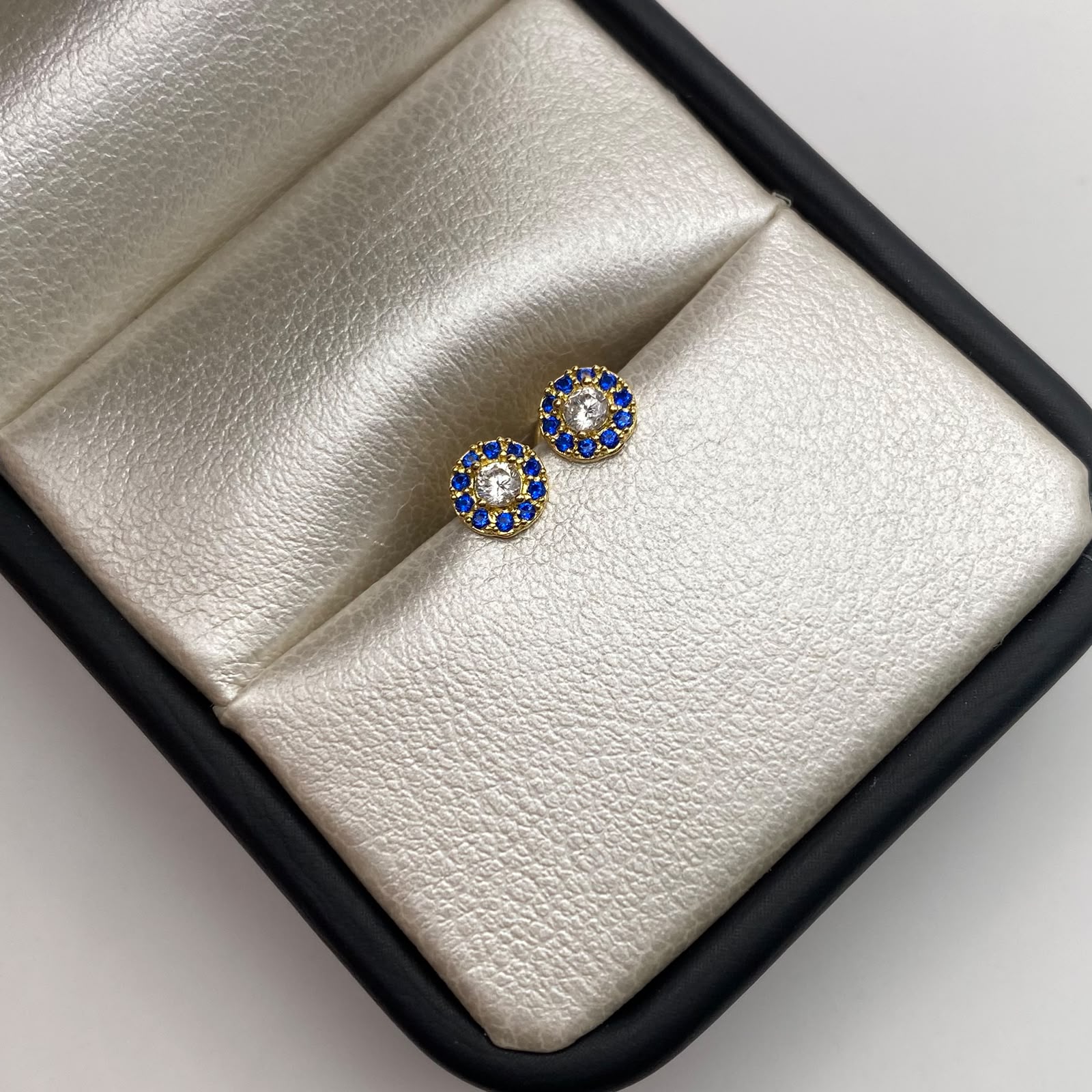 Topos Circulo borde azul y centro blanco Oro amarillo 18k 0,75 Gr / 5,4 mm