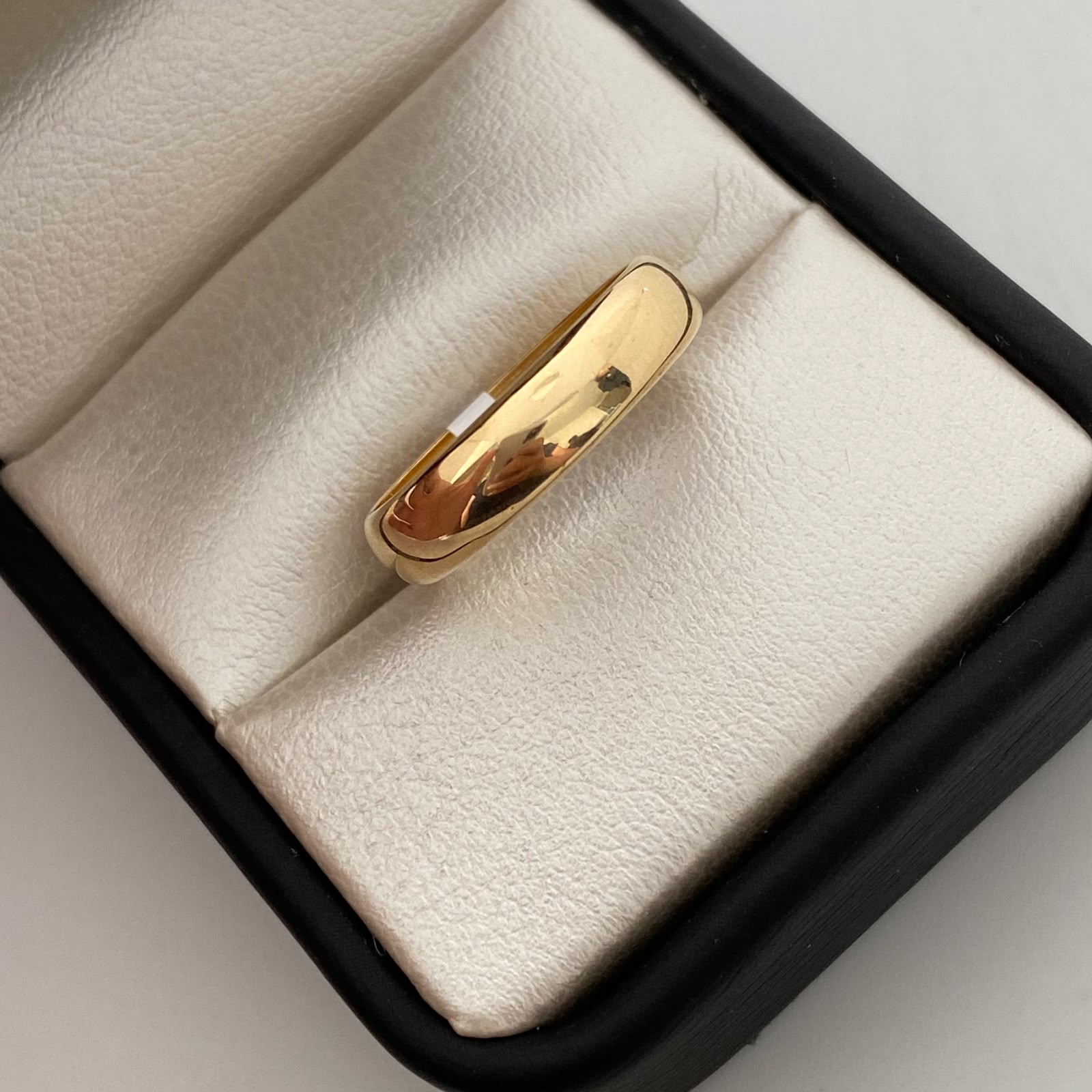 Anillo Argolla Lisa Oro amarillo 18k / Talla 10 / 2,2 Gr / 4,7 mm