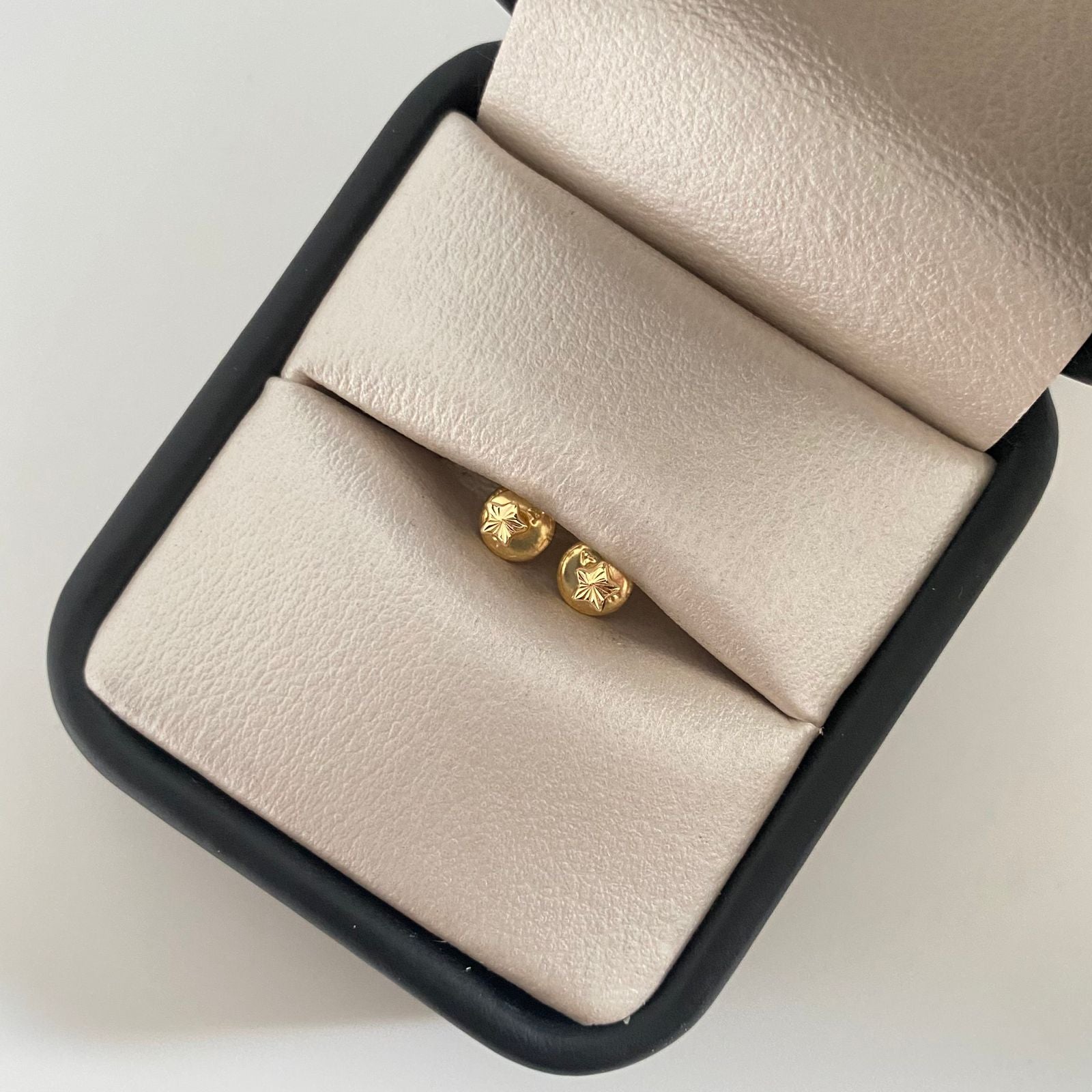 Topos estrella diamantada Oro amarillo 18k 0,4 Gr / 3,2 mm