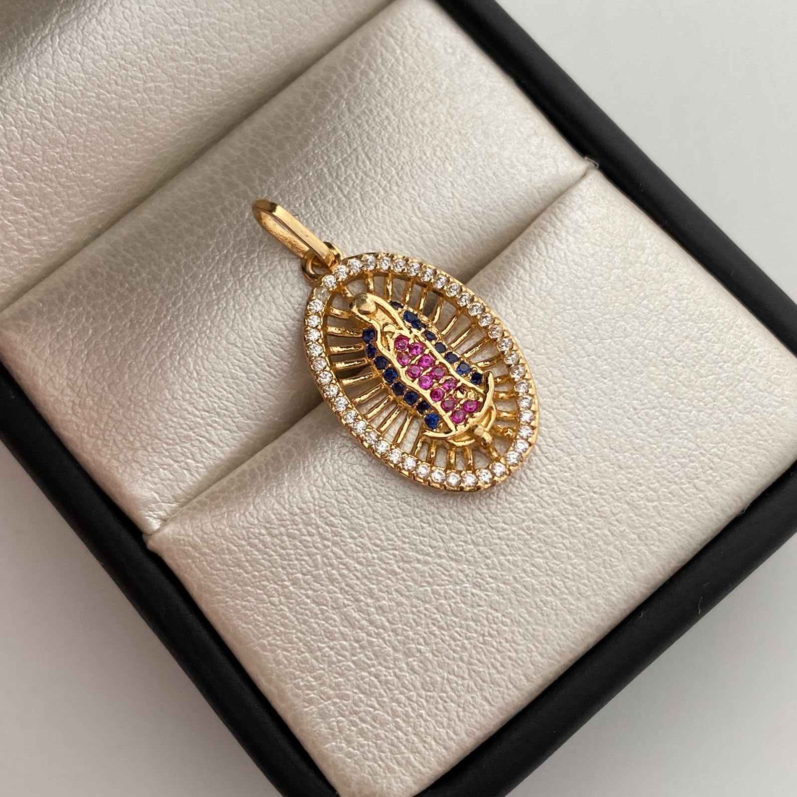 Dije Virgen de Guadalupe Casting Oro amarillo 18k 2,85 Gr / 13,3 mm / 2,8 Cm