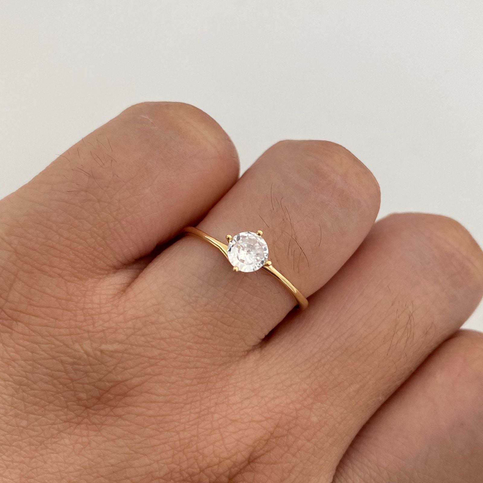 Anillo Solitario Oro amarillo 18k / Talla 8 1/2 / 1,4 Gr / 1,5 mm
