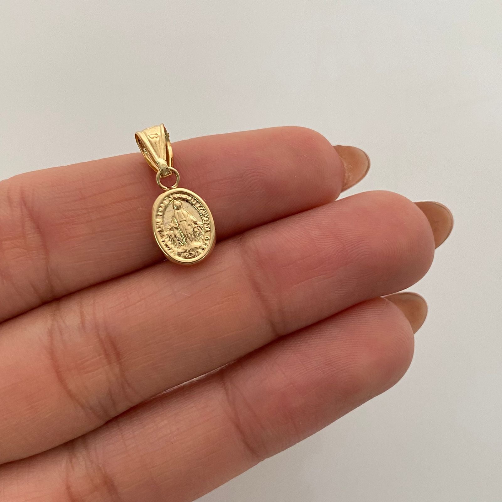 Dije Virgen Milagrosa Oro amarillo 18k 0,55 Gr / 8,2 mm / 1,8 Cm