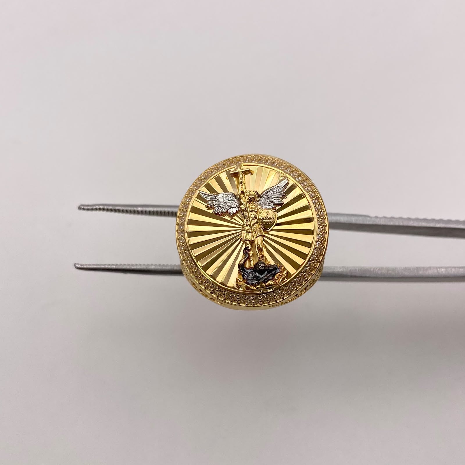 Anillo san miguel arcangel giratorio Oro amarillo y Oro blanco 18k / Talla 9 1/2 / 9,30 Gr / 5,64 mm