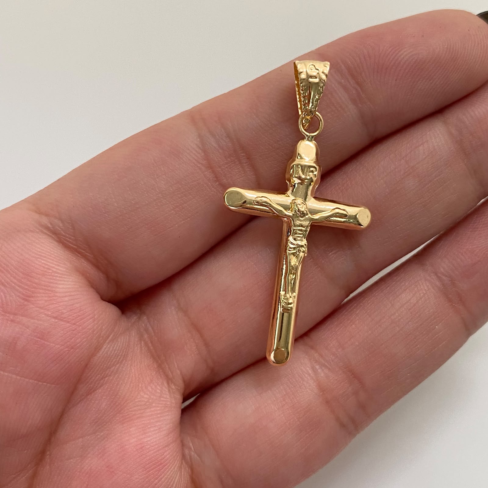 Dije Cruz Cristo Tubular Oro amarillo 18k 1,55 Gr / 20,5 mm / 4 Cm