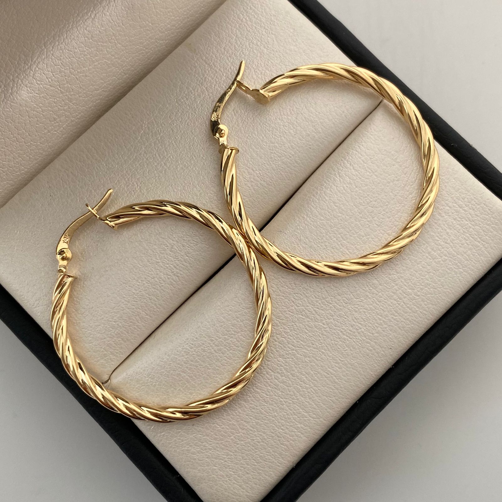 Candonga Entorchada Oro amarillo 18k 2,35 Gr / 3,4 Cm