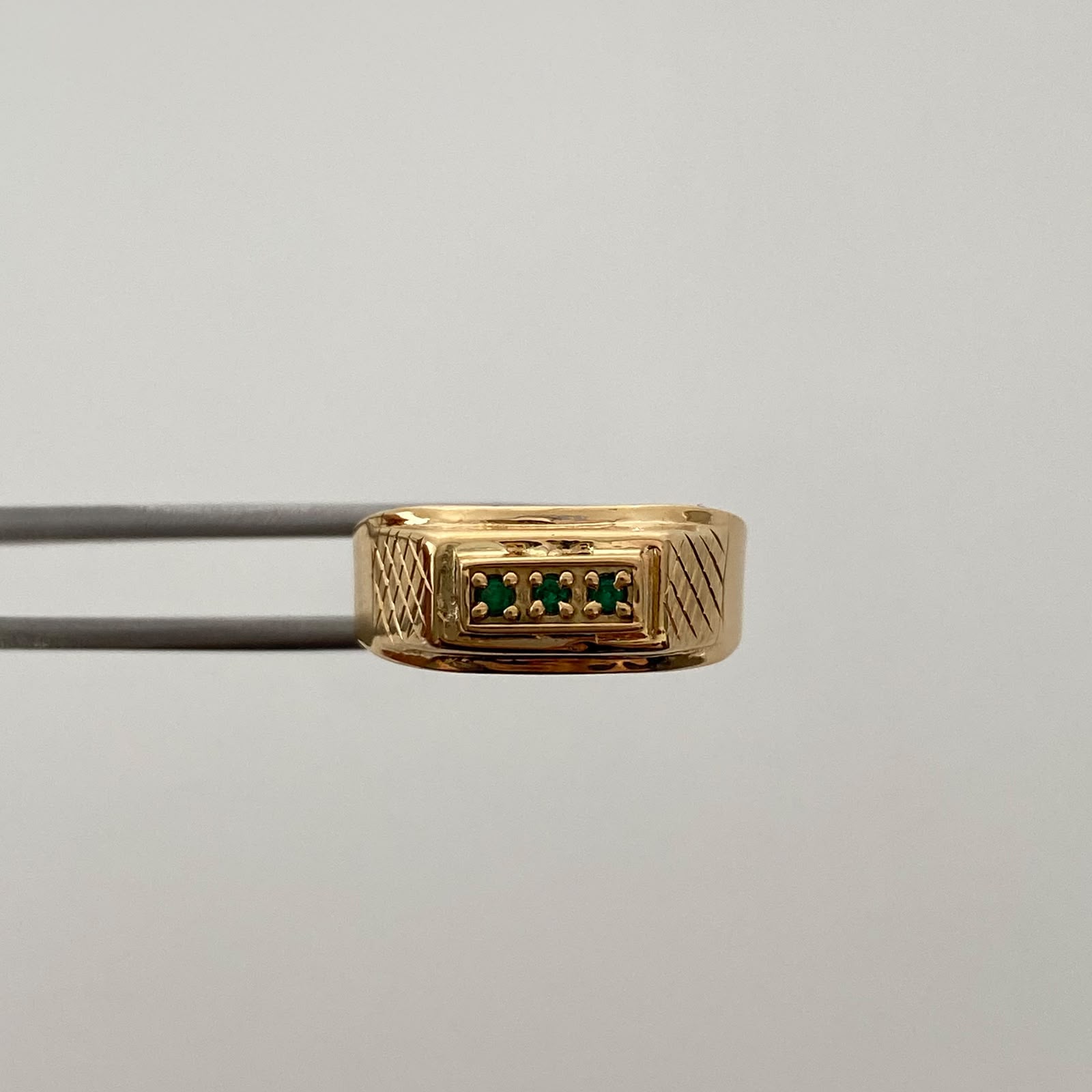 Anillo Toquel Tres Circones Verde Oro amarillo 18k / Talla 7 / 1,9 Gr / 4,4 mm