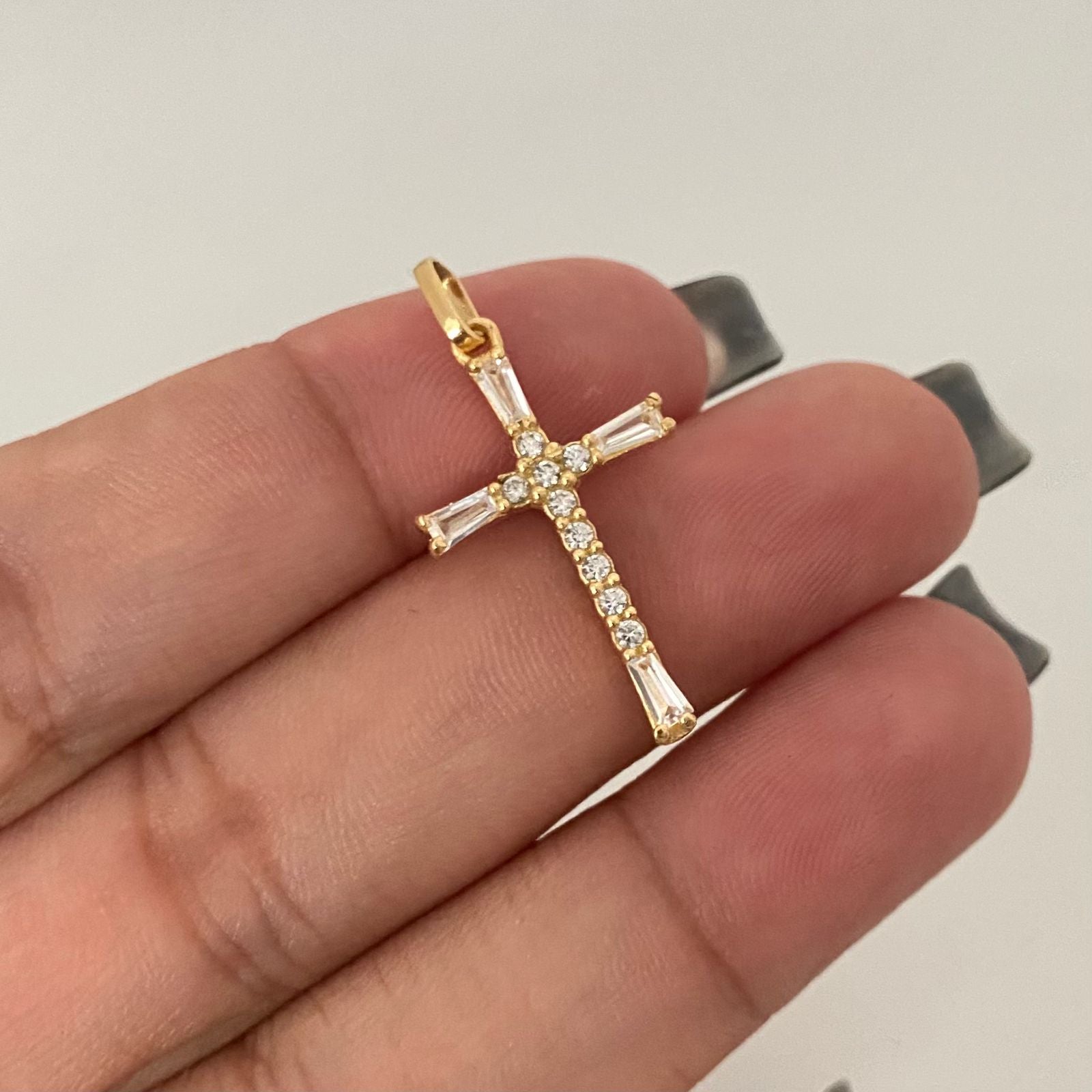 Dije cruz circones rectangulares blancos Oro amarillo 18k 2,2 Gr / 3,0 Cm